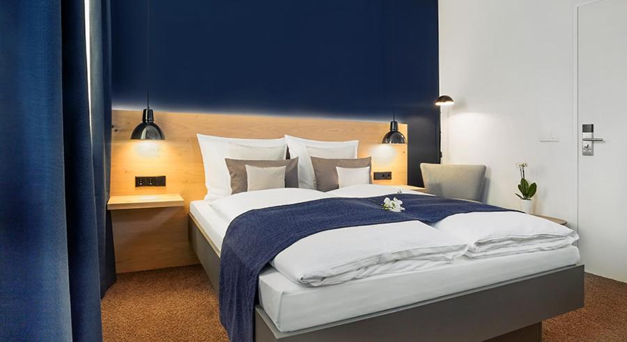 Small Double Room - Photo 3