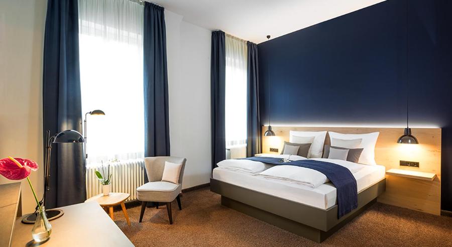 Large Double Room - Photo 4