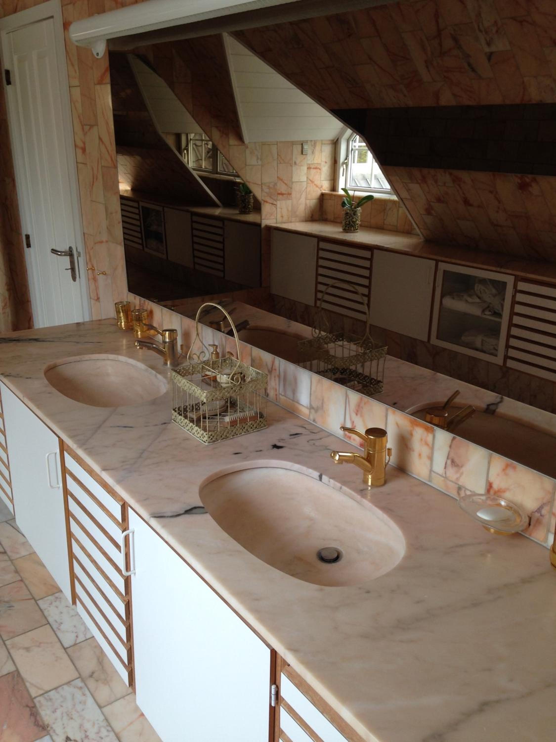 Double Room with Balcony - Photo 7