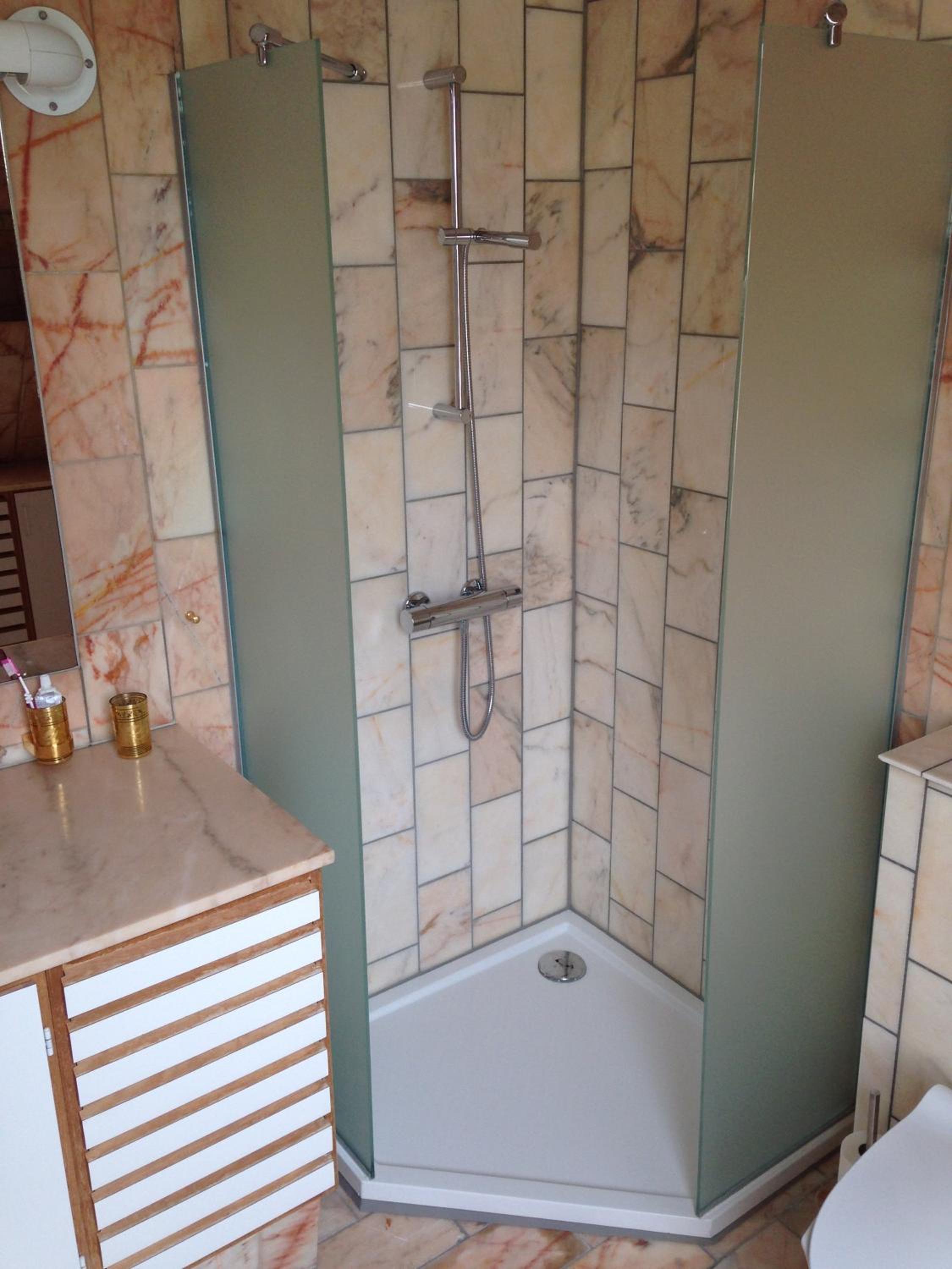 Double Room with Balcony - Photo 8