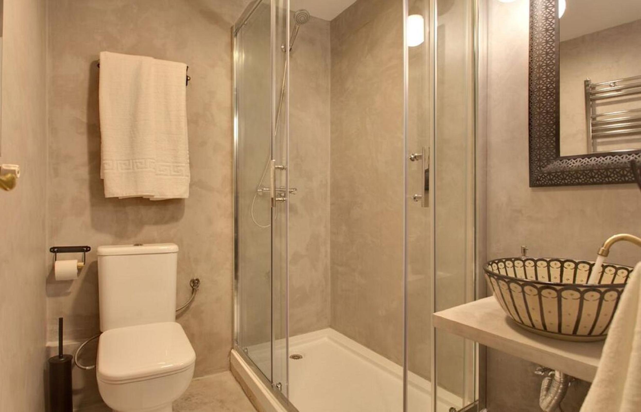 Quadruple Room with Shared Bathroom (2-4 Adults) photo 3