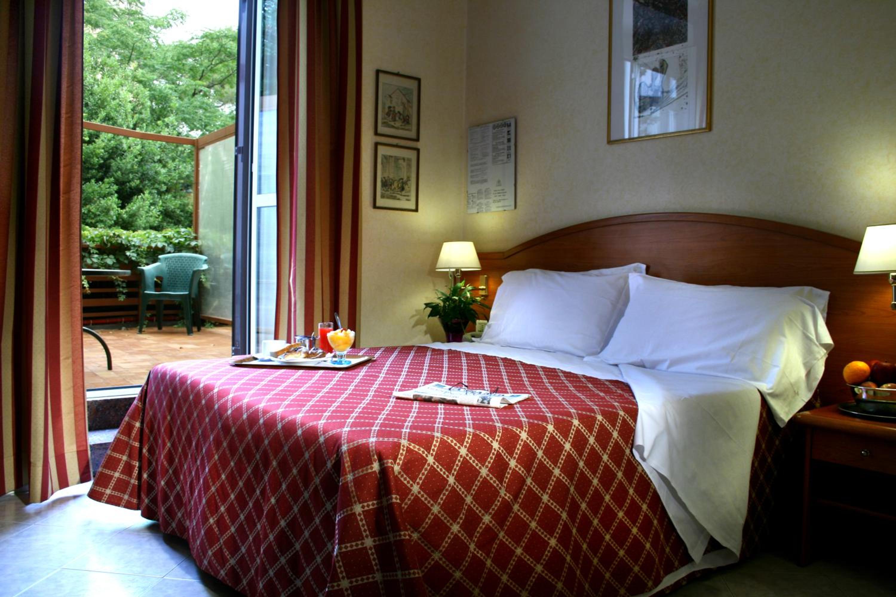 Double or Twin Room thumbnail 5