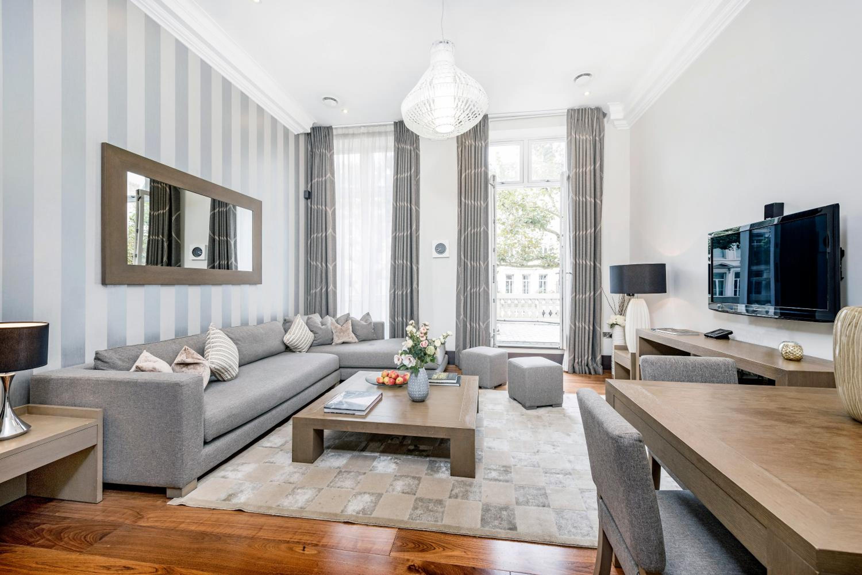Executive One Bedroom Apartment with Balcony photo 3