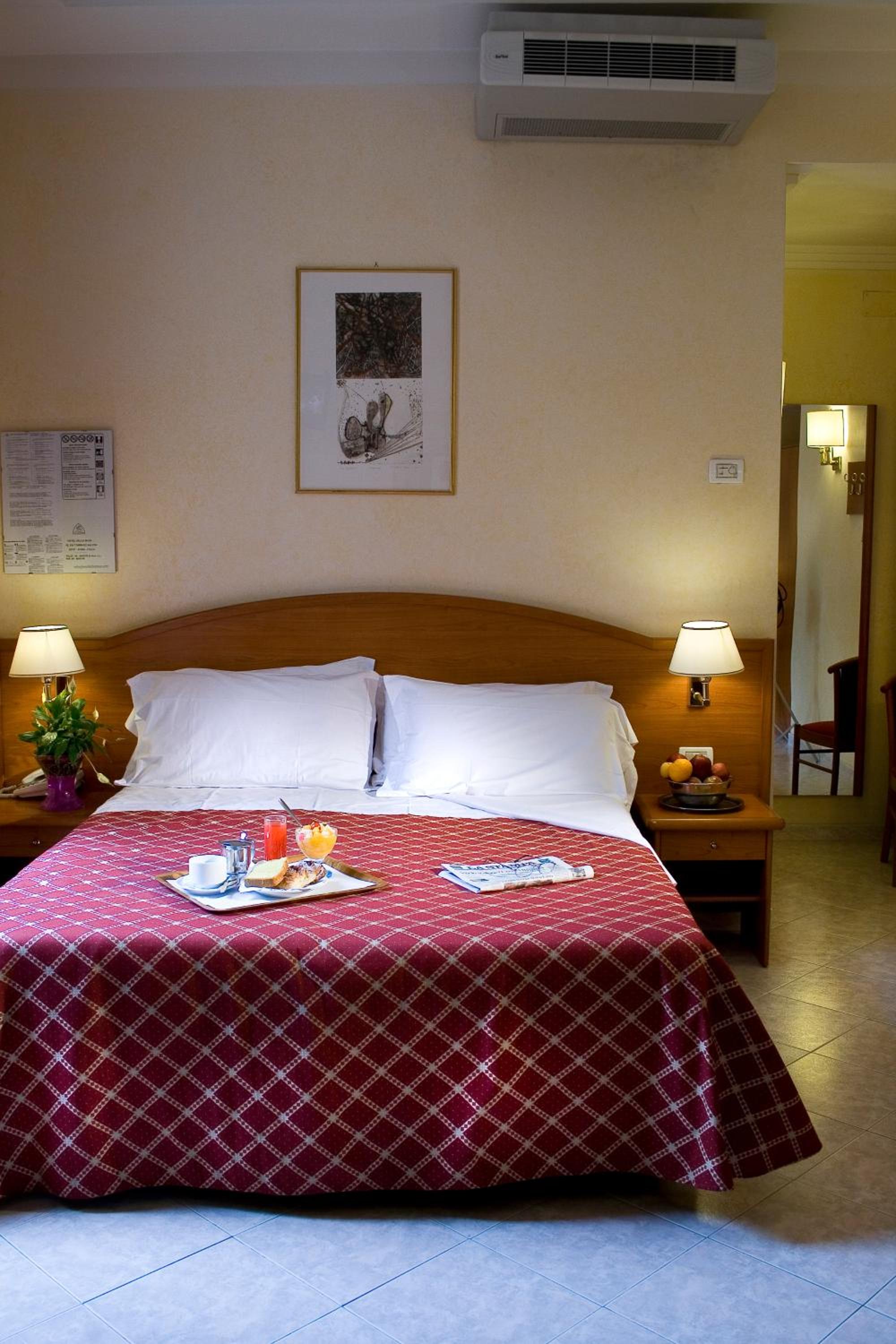 Double or Twin Room thumbnail 6