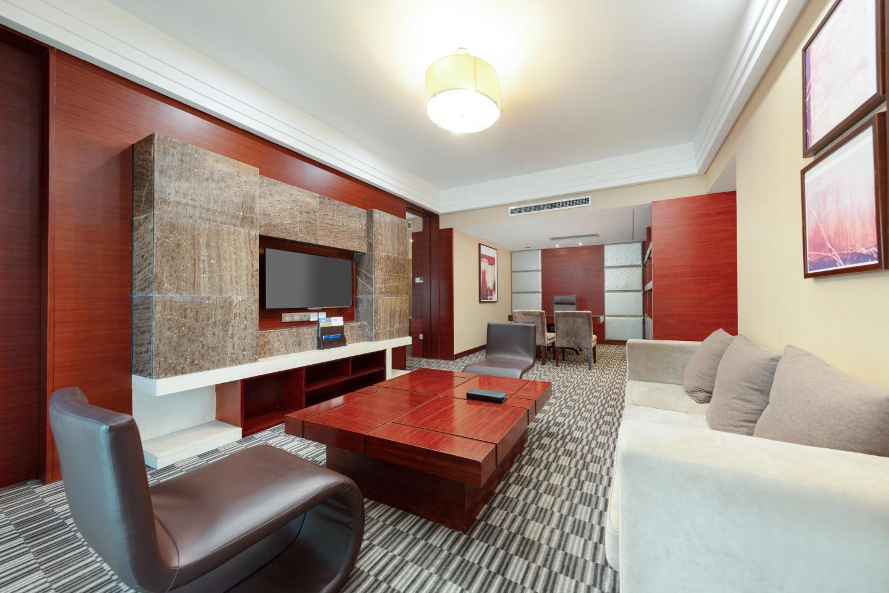 Executive Suite, Executive level, 1 Bedroom Executive Suite - Photo 2