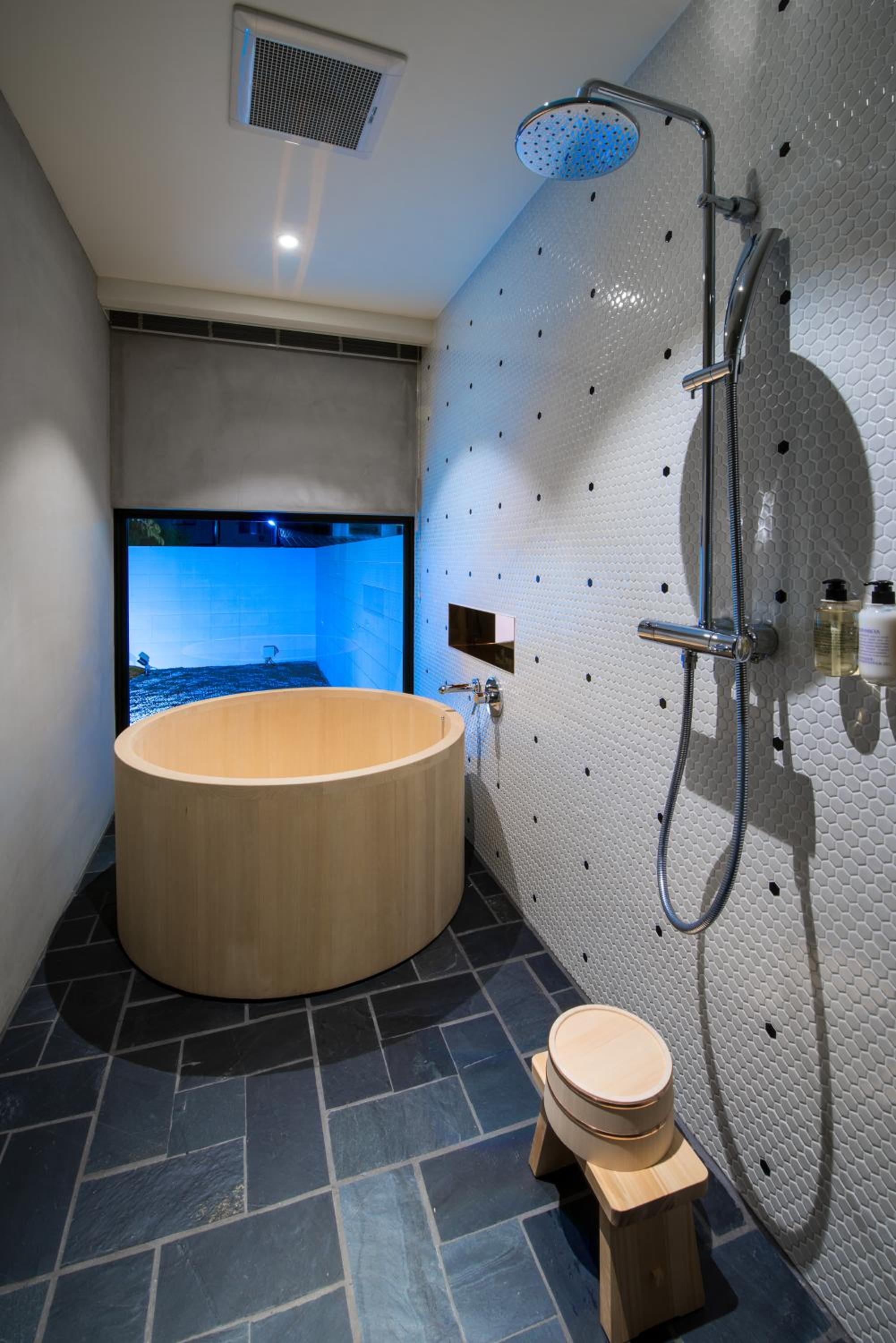 Photographer and Film Director Mika Ninagawa Twin Room with Cypress Wood Bathtub ( Under Renovation,Noise Possible ) photo 2