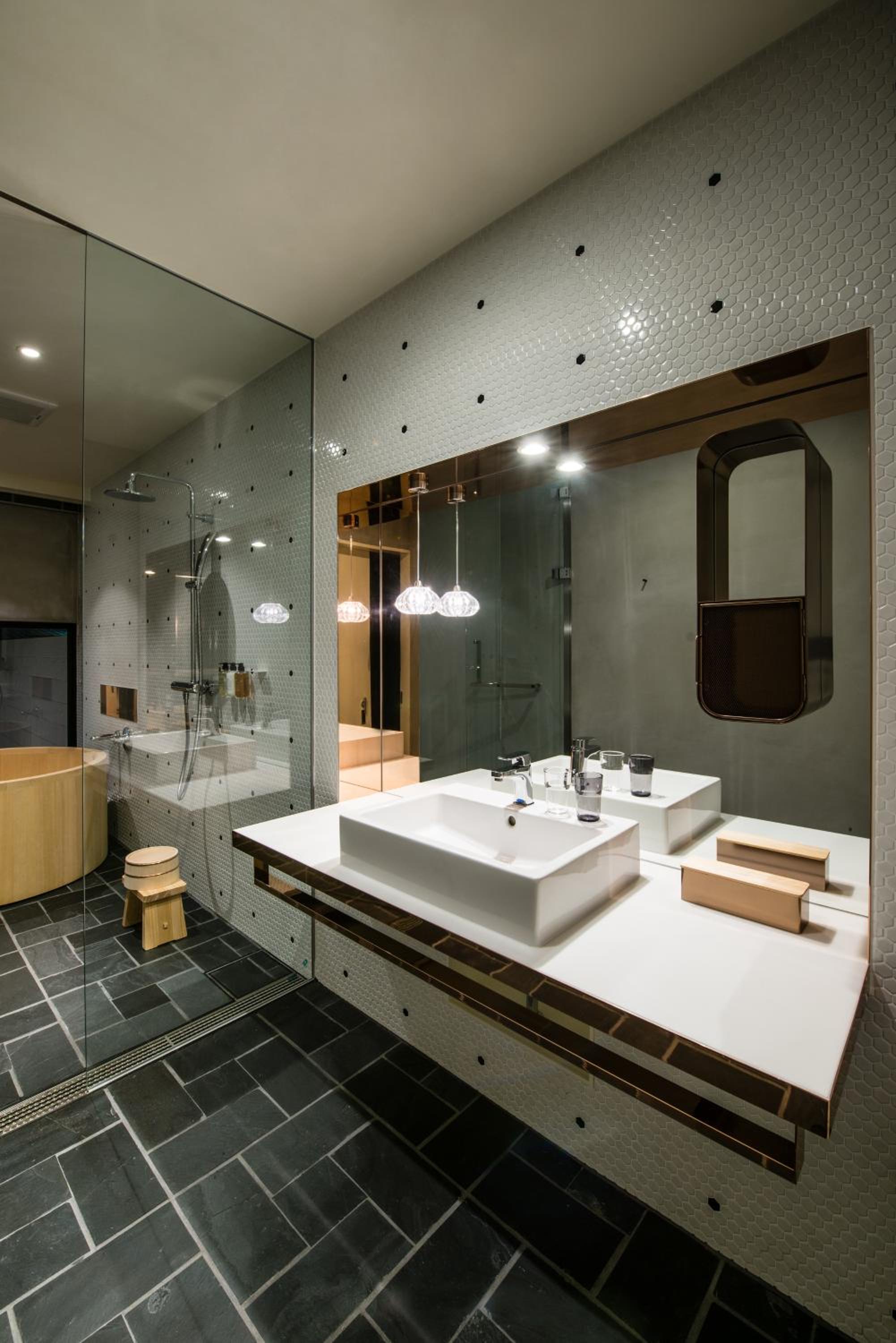 Sculptor Kohei Nawa Twin Room with Cypress Wood Bathtub ( Under Renovation,Noise Possible ) photo 3
