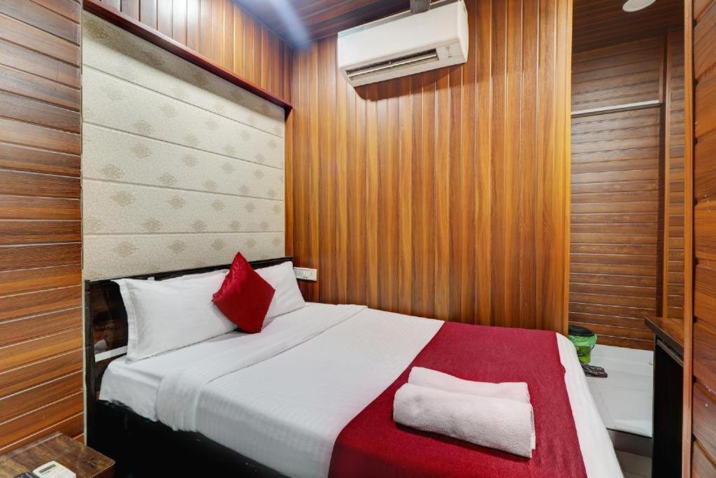 Deluxe Double Room (2 Adults + 1 Child)