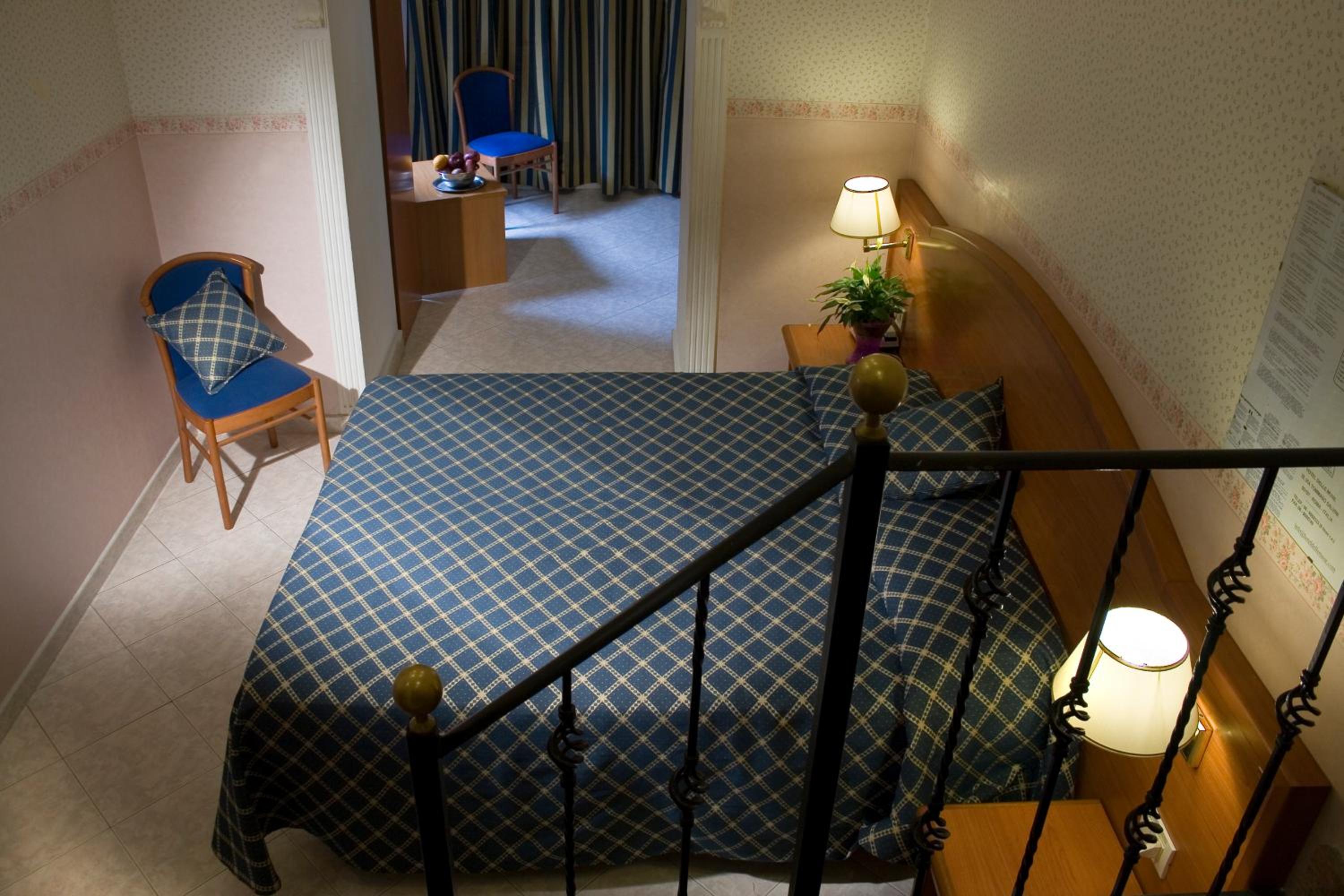 Triple Room thumbnail 6