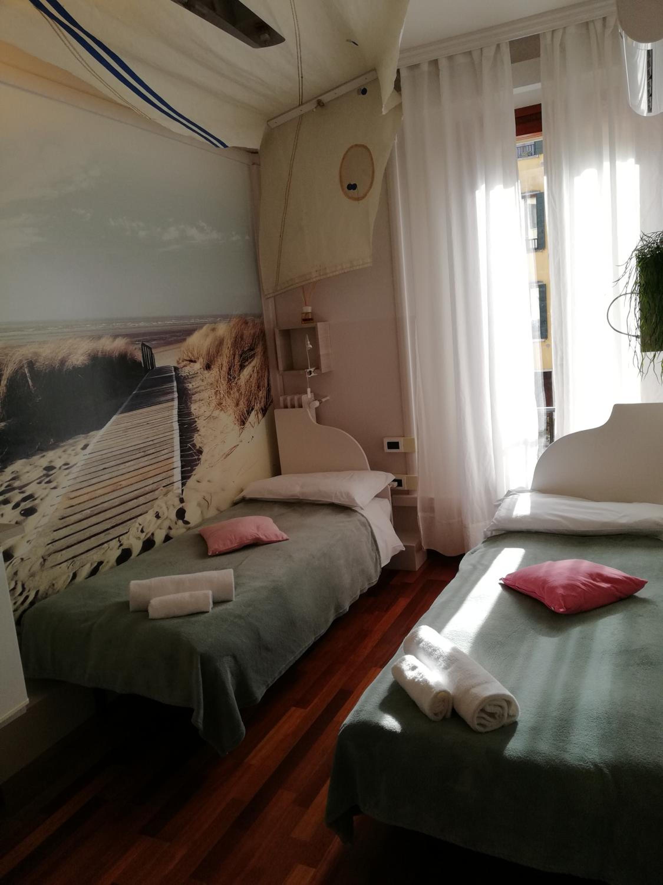 Twin Room with Shower photo 1