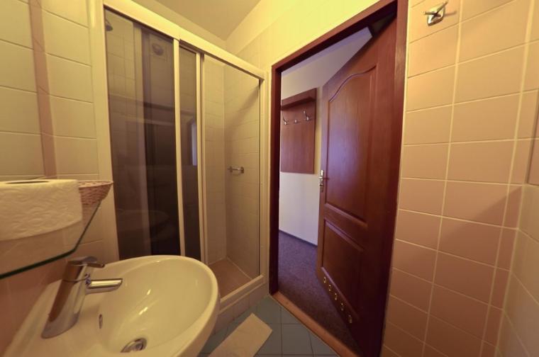 Double or Twin Room - Photo 5