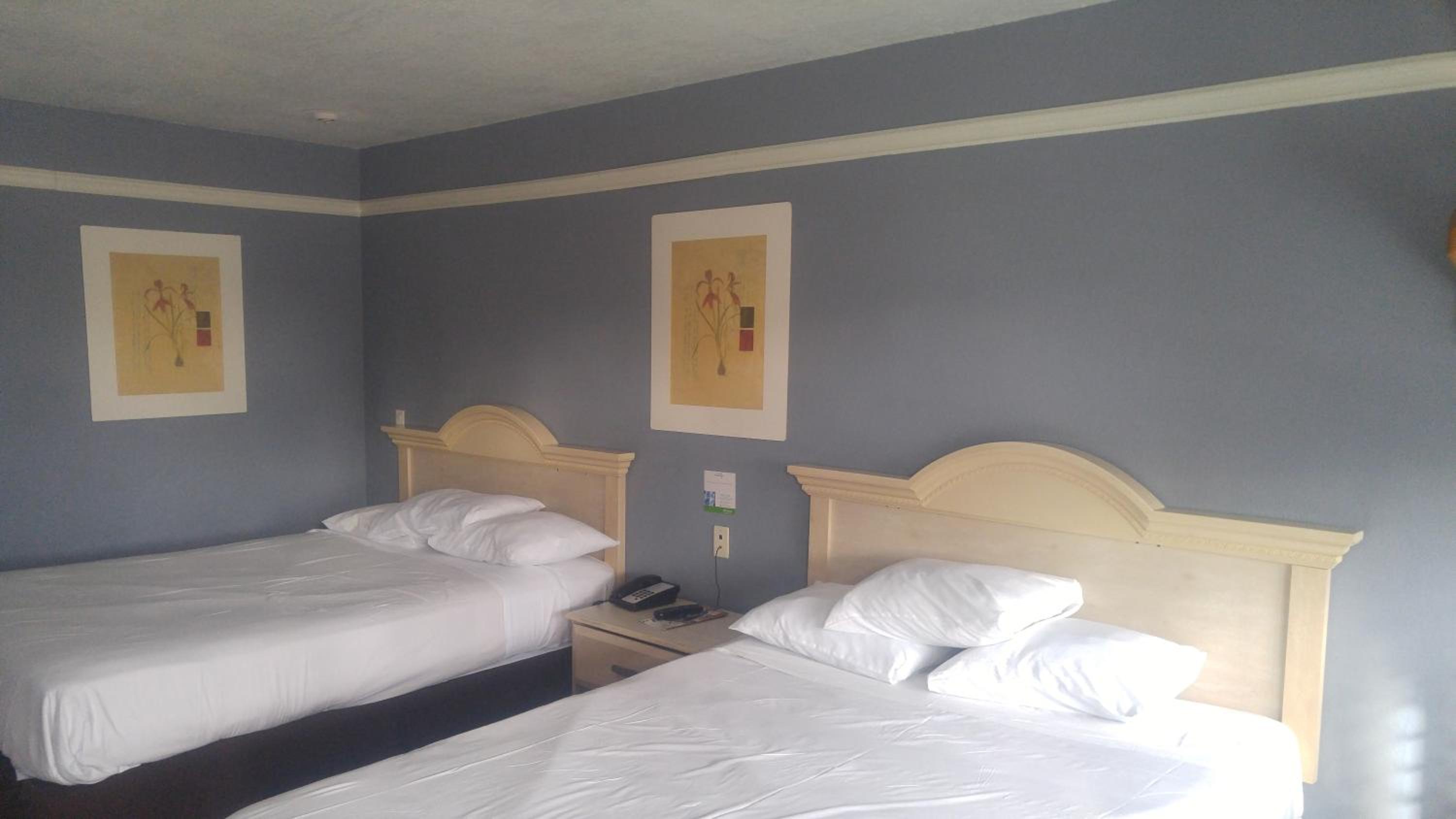 Queen Room with Two Queen Beds - Non-Smoking - Photo 1