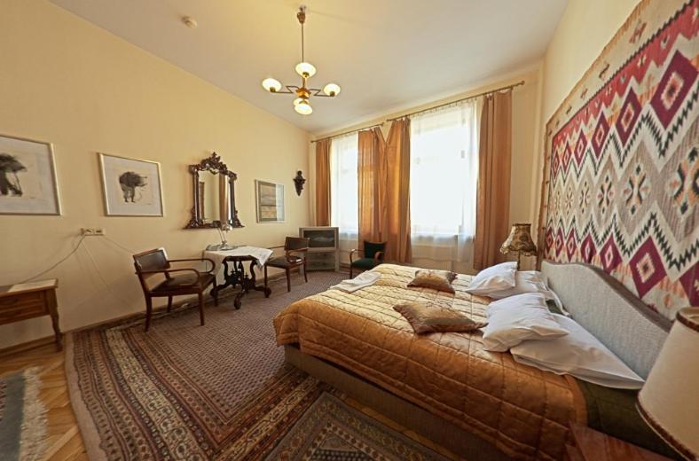 Deluxe Double Room - Photo 11