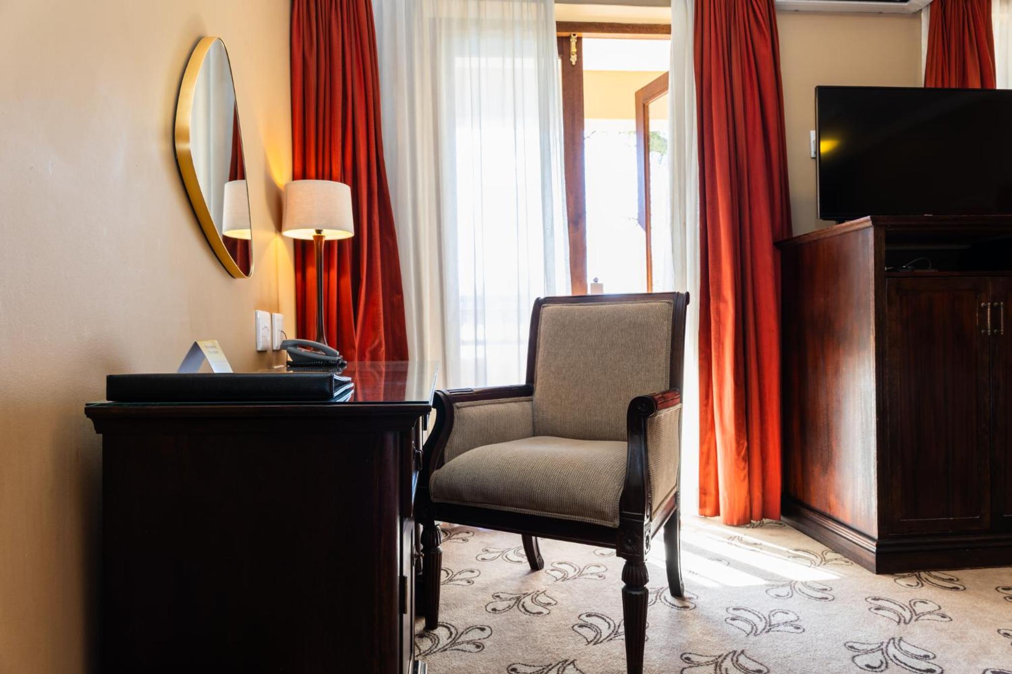 Deluxe Double or Twin Room photo 3