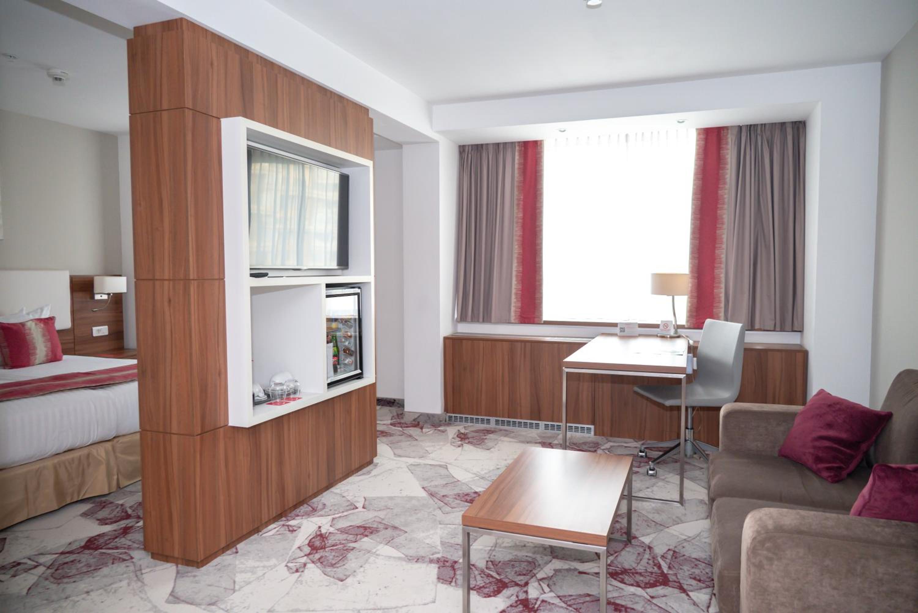 Twin Junior Suite - Non-Smoking photo 3
