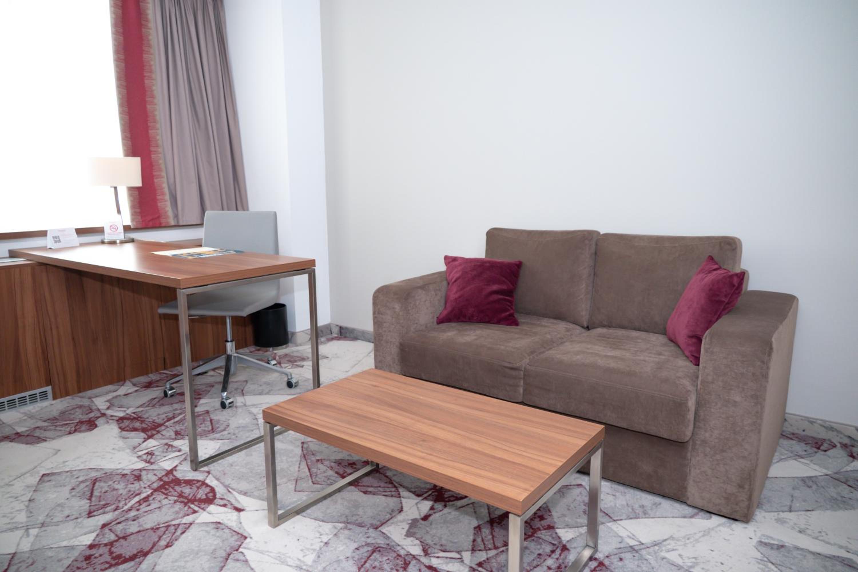 Twin Junior Suite - Non-Smoking photo 2