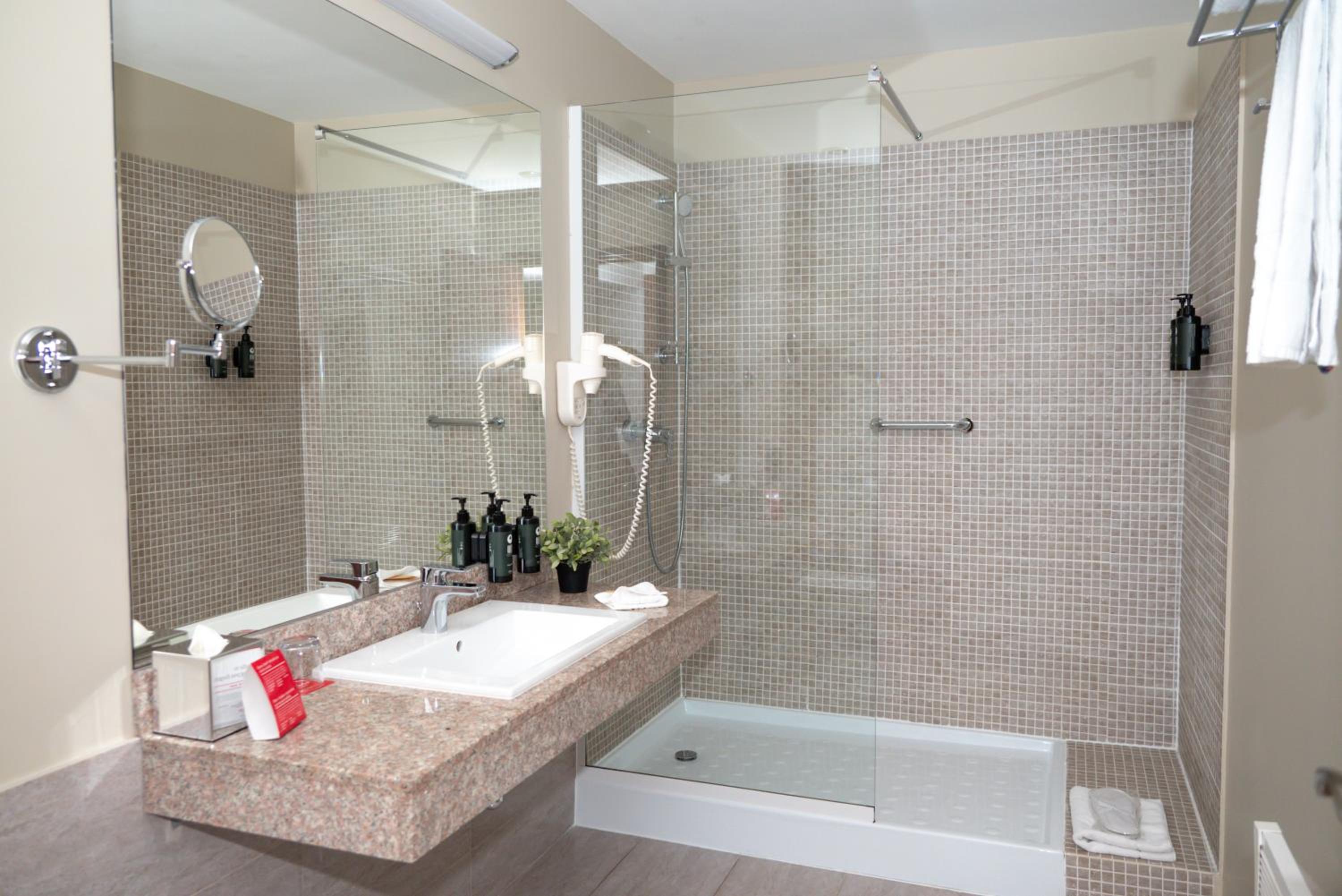 Twin Junior Suite - Non-Smoking photo 1