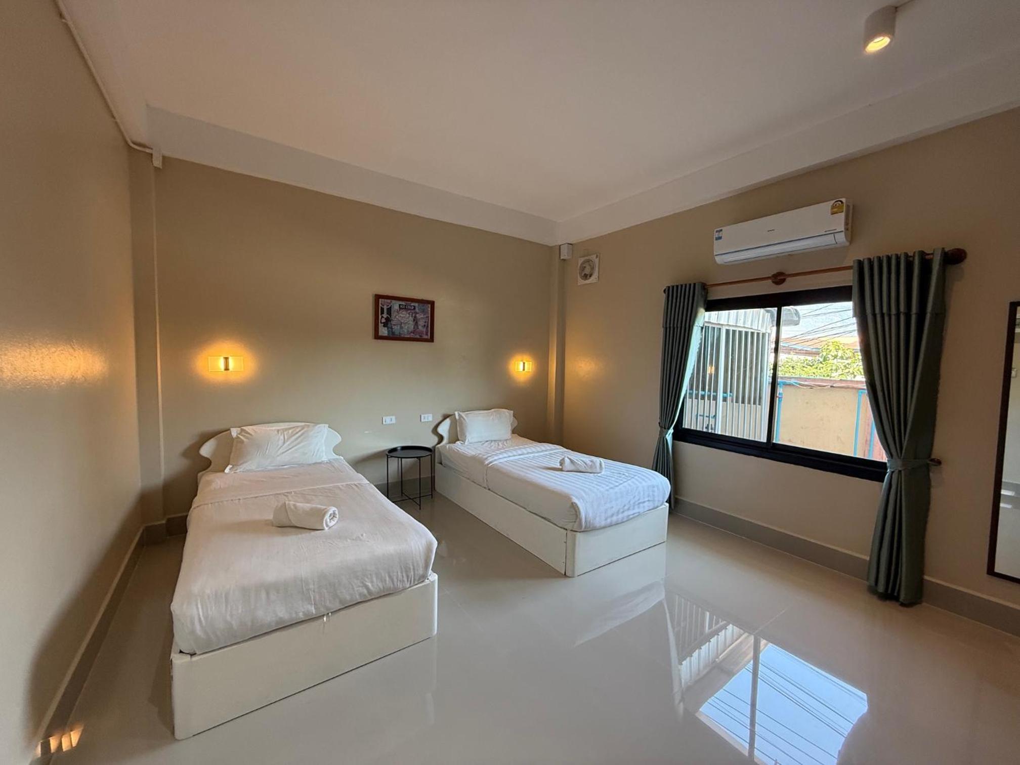 Deluxe Twin Room photo 1