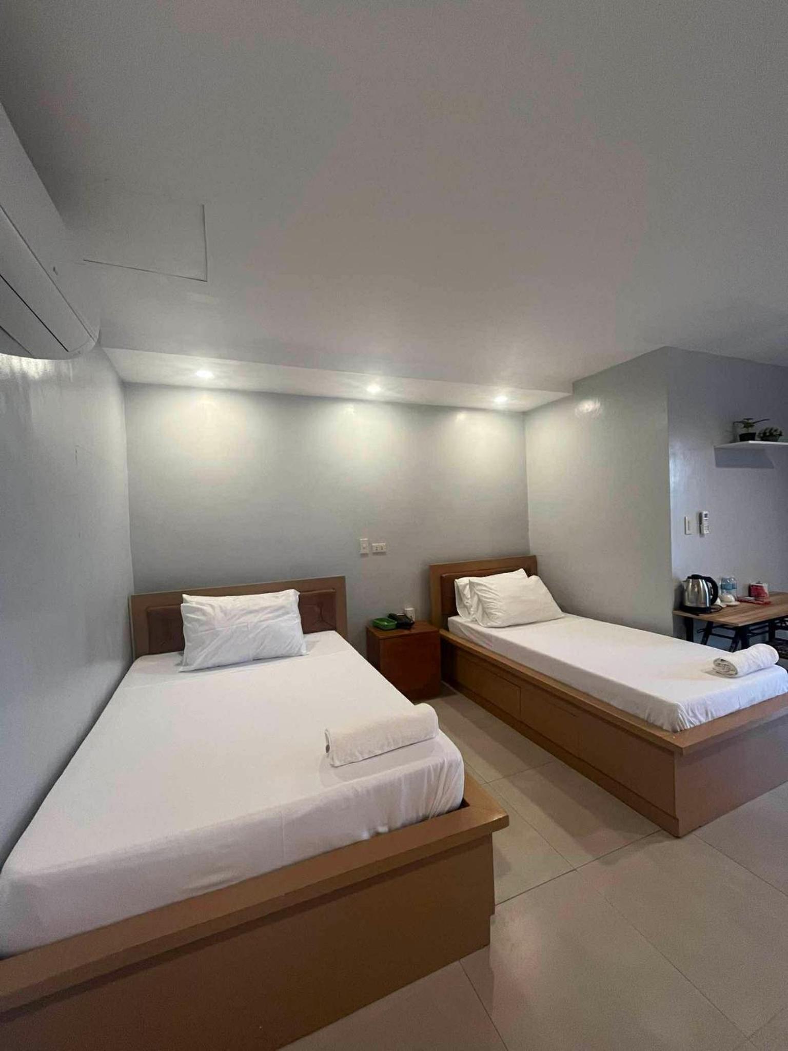 Deluxe Double Room (2 Adults + 1 Child) photo 2