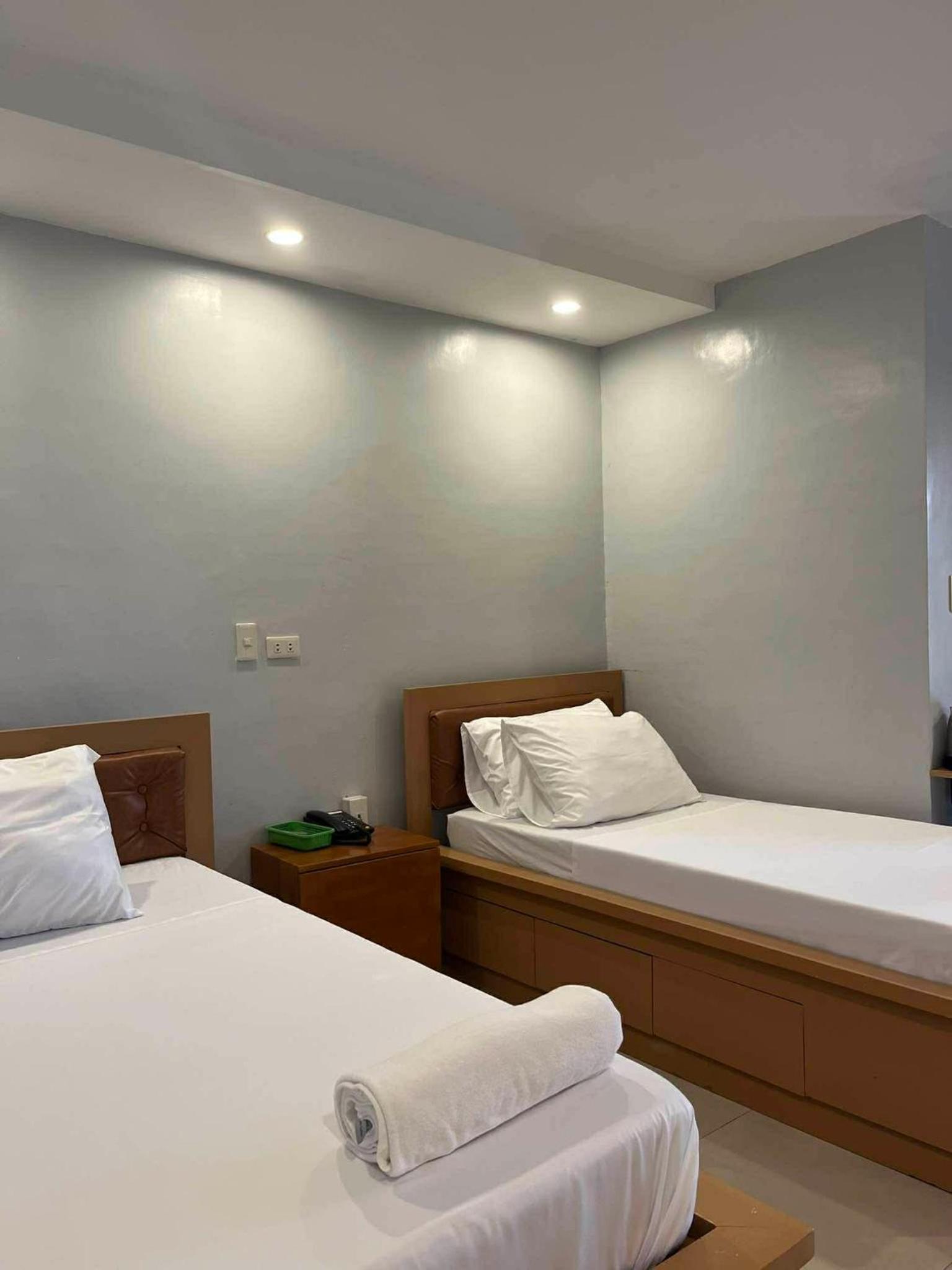 Deluxe Double Room (2 Adults + 1 Child) photo 3