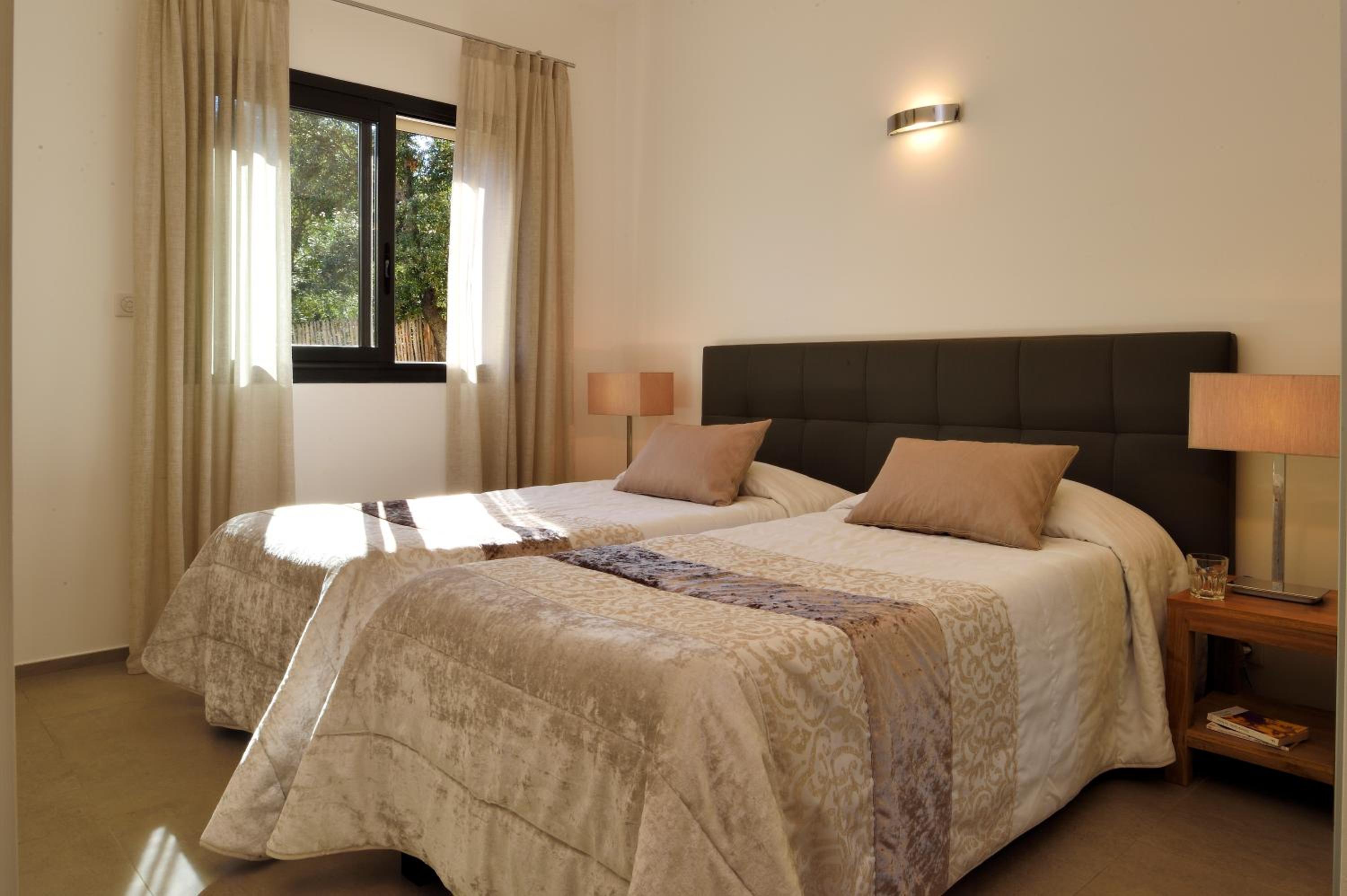 Comfort Two-Bedroom Suite with Sea View
