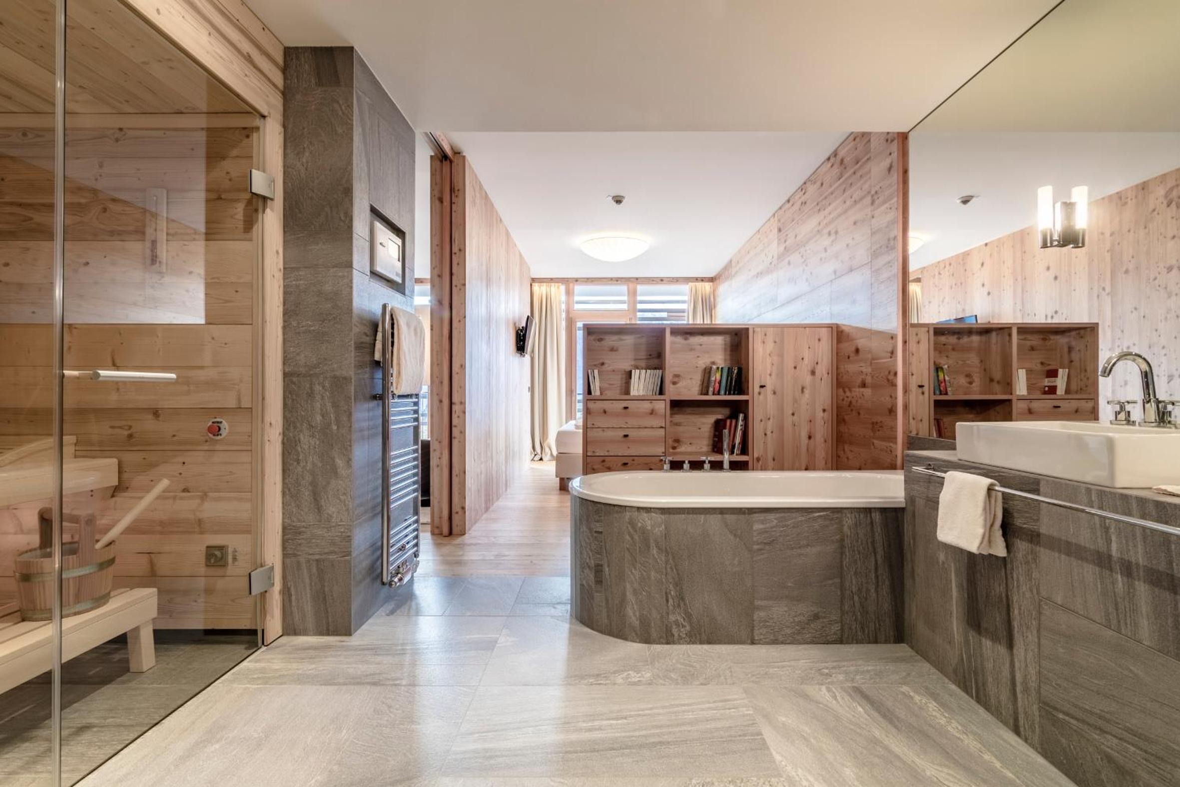 Luxury Suite with Balcony and Sauna photo 2