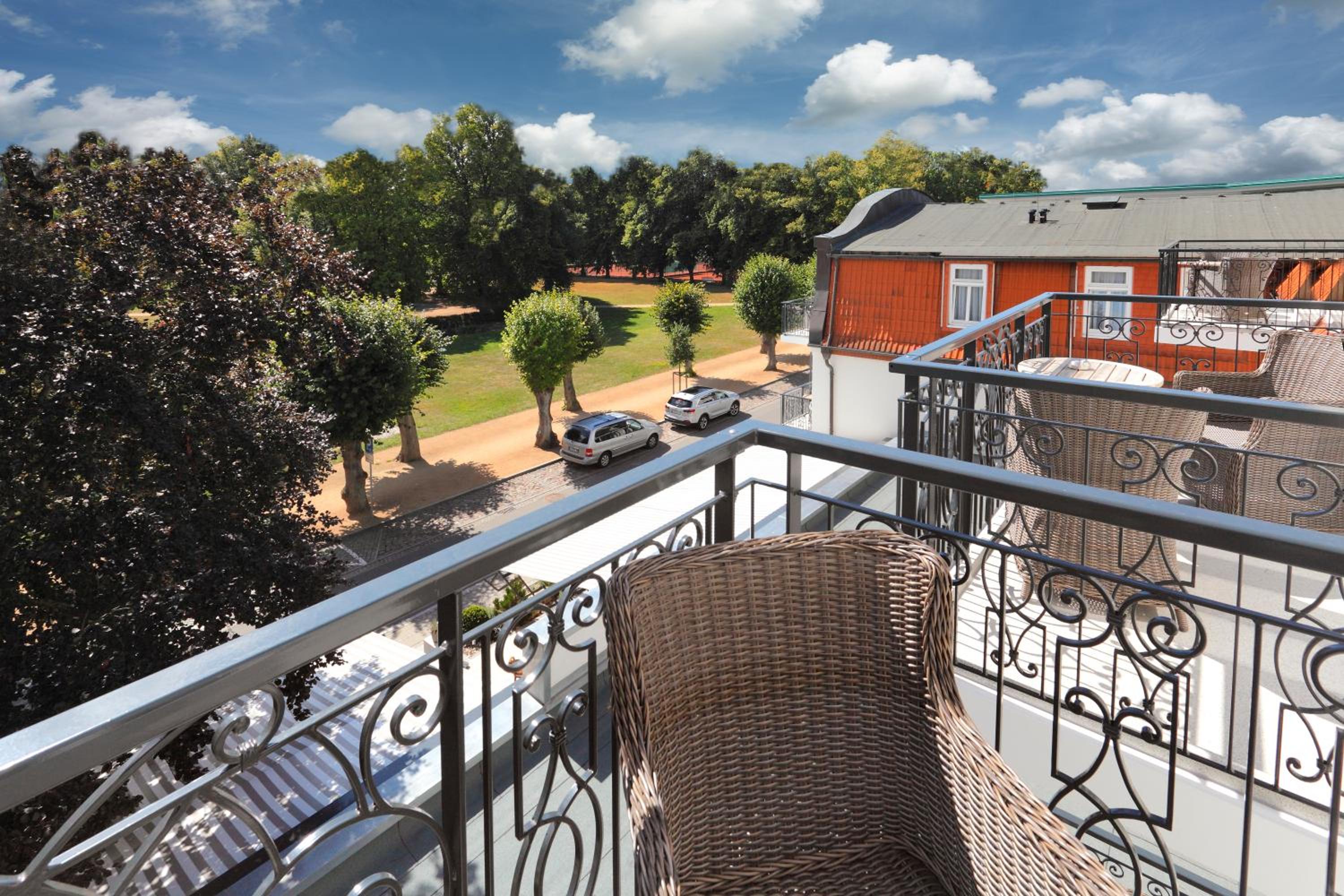 Deluxe Double Room with Balcony photo 2