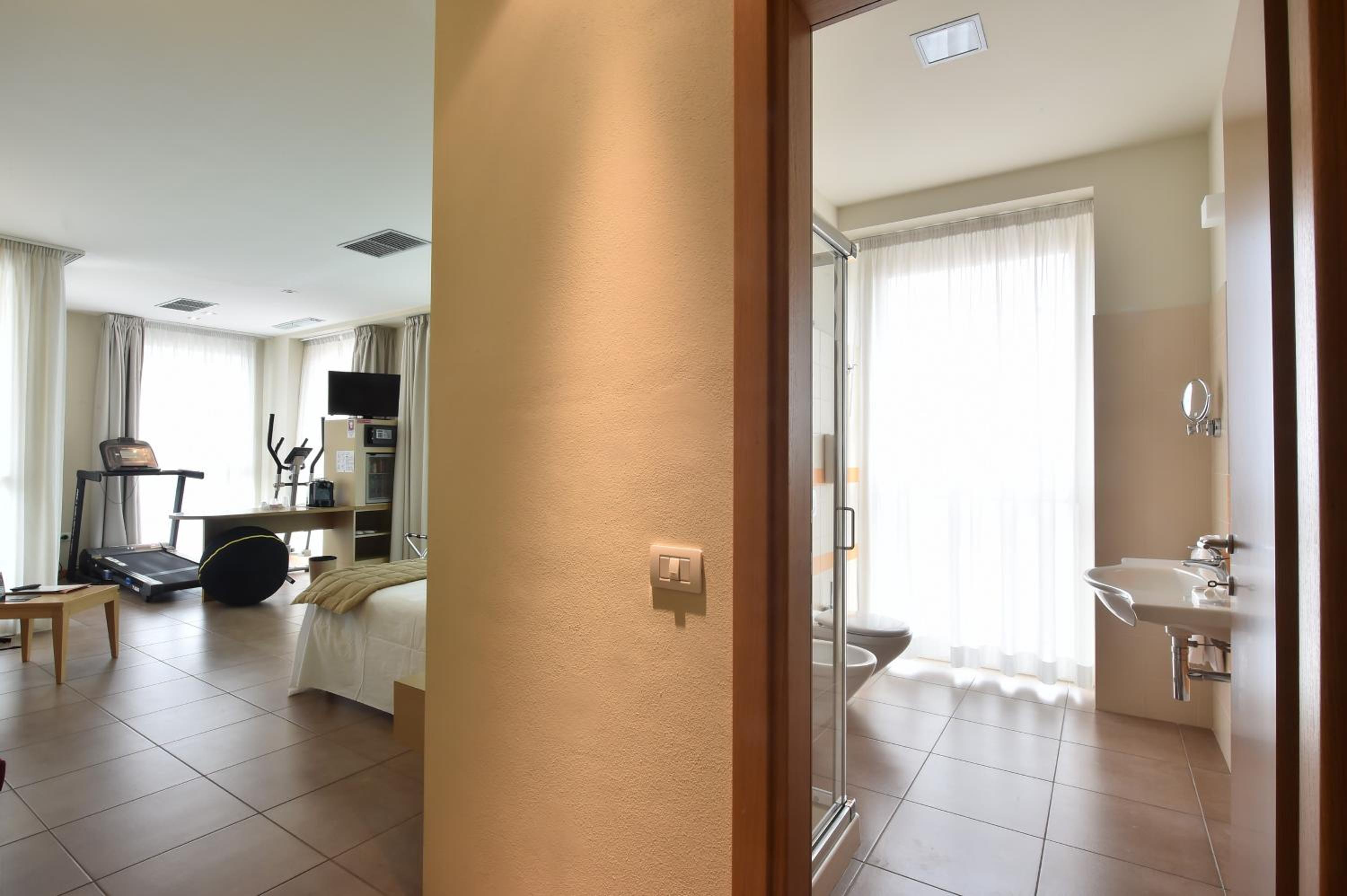 Suite with Private Gym photo 3