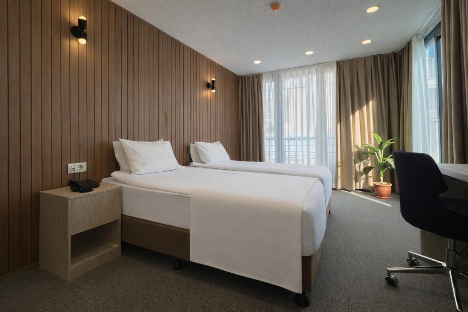 Deluxe Double or Twin Room with Balcony photo 3