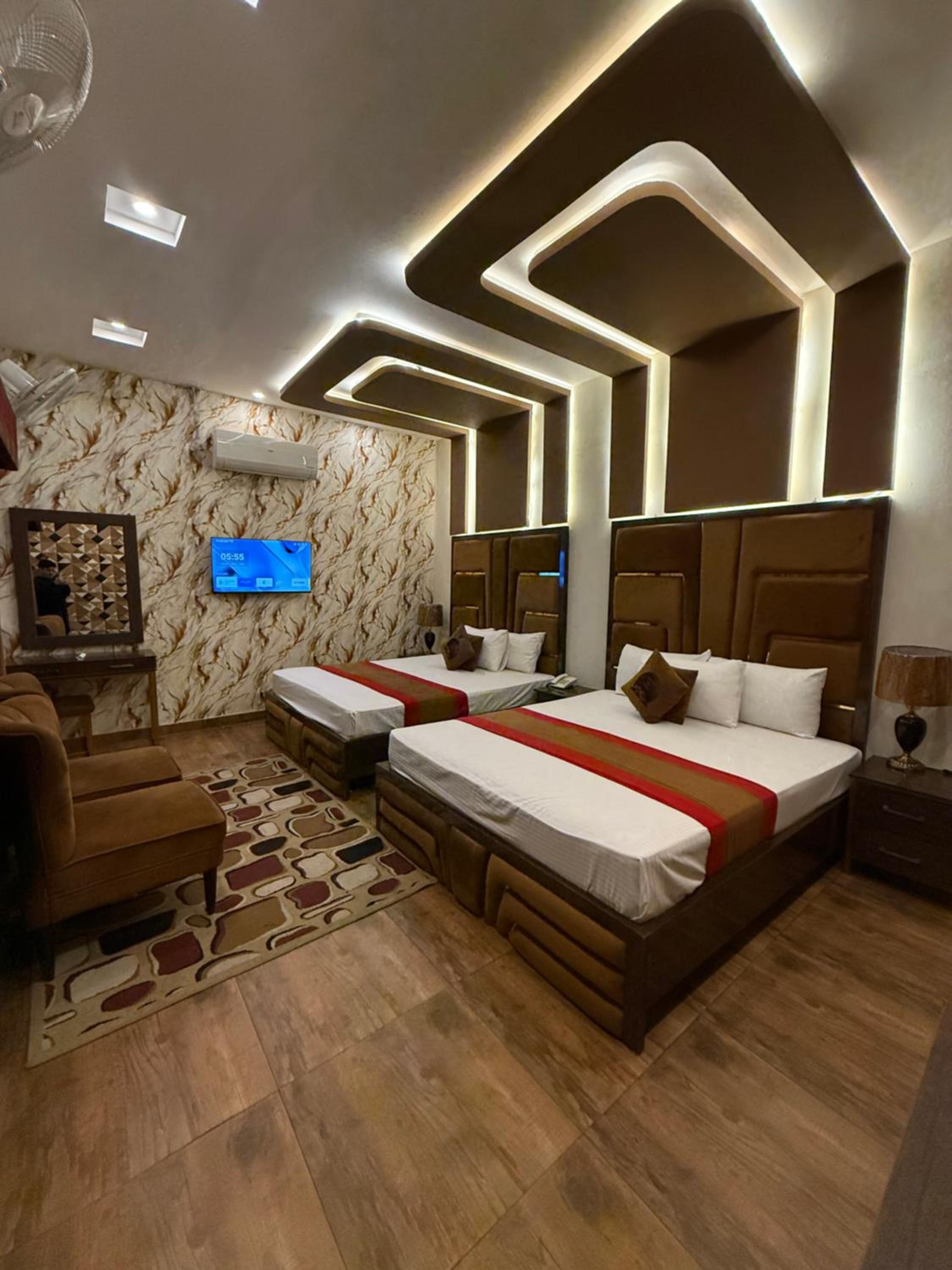 Superior Queen Room with Two Queen Beds photo 3