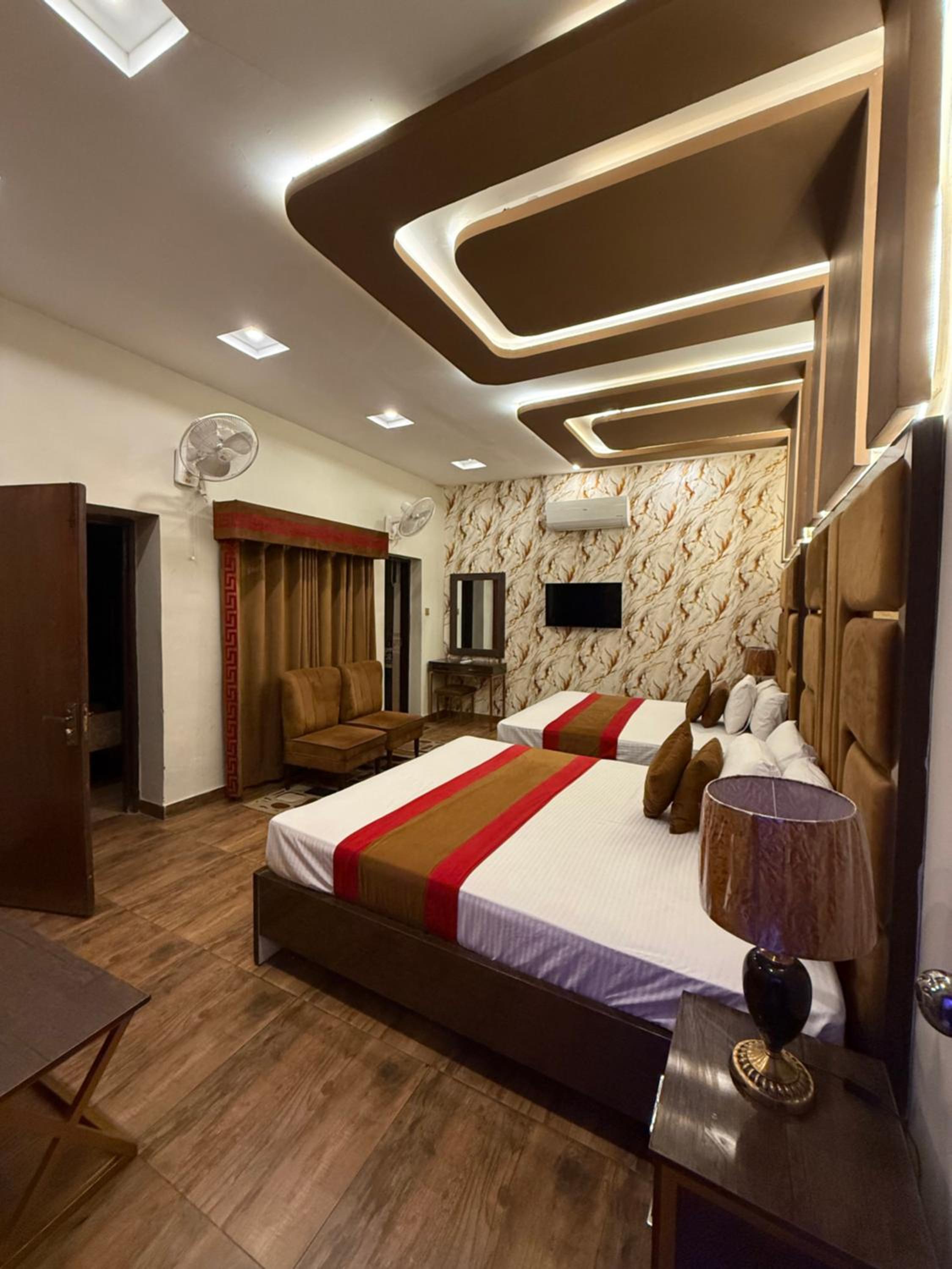 Superior Queen Room with Two Queen Beds photo 2