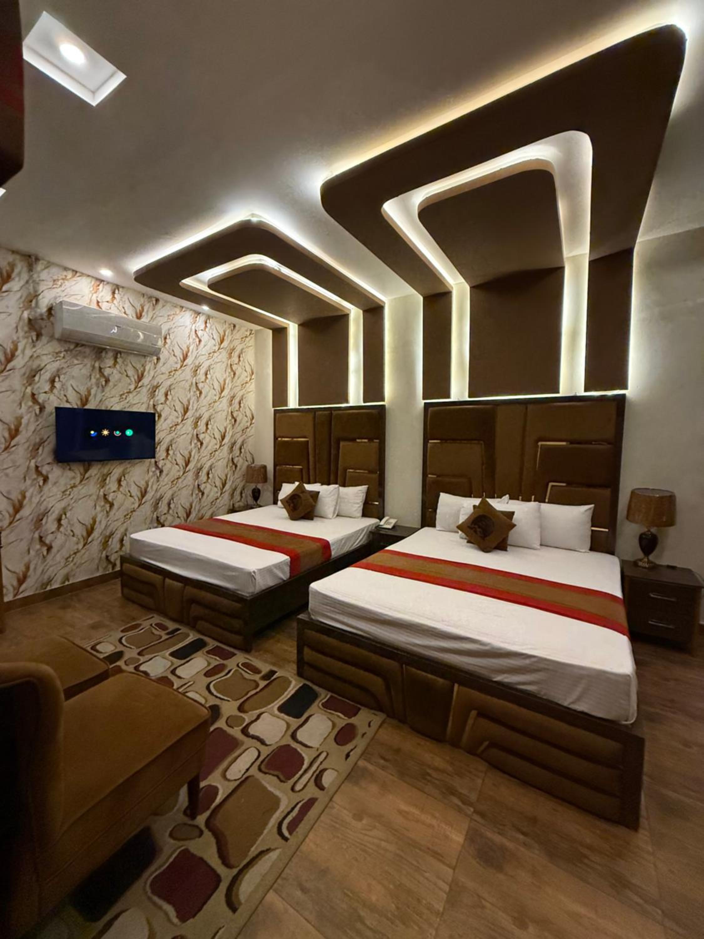 Superior Queen Room with Two Queen Beds photo 1