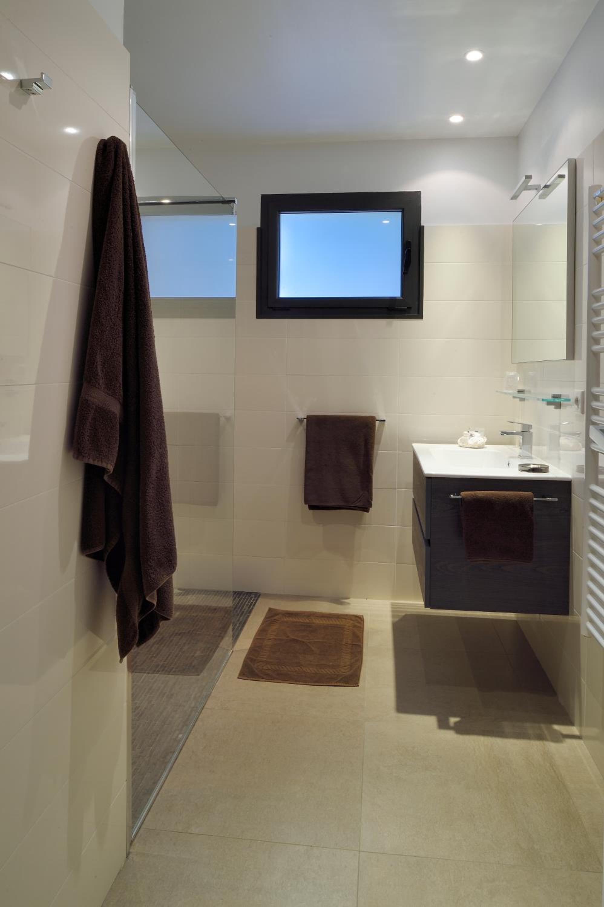 One-Bedroom Suite with Sea View photo 3