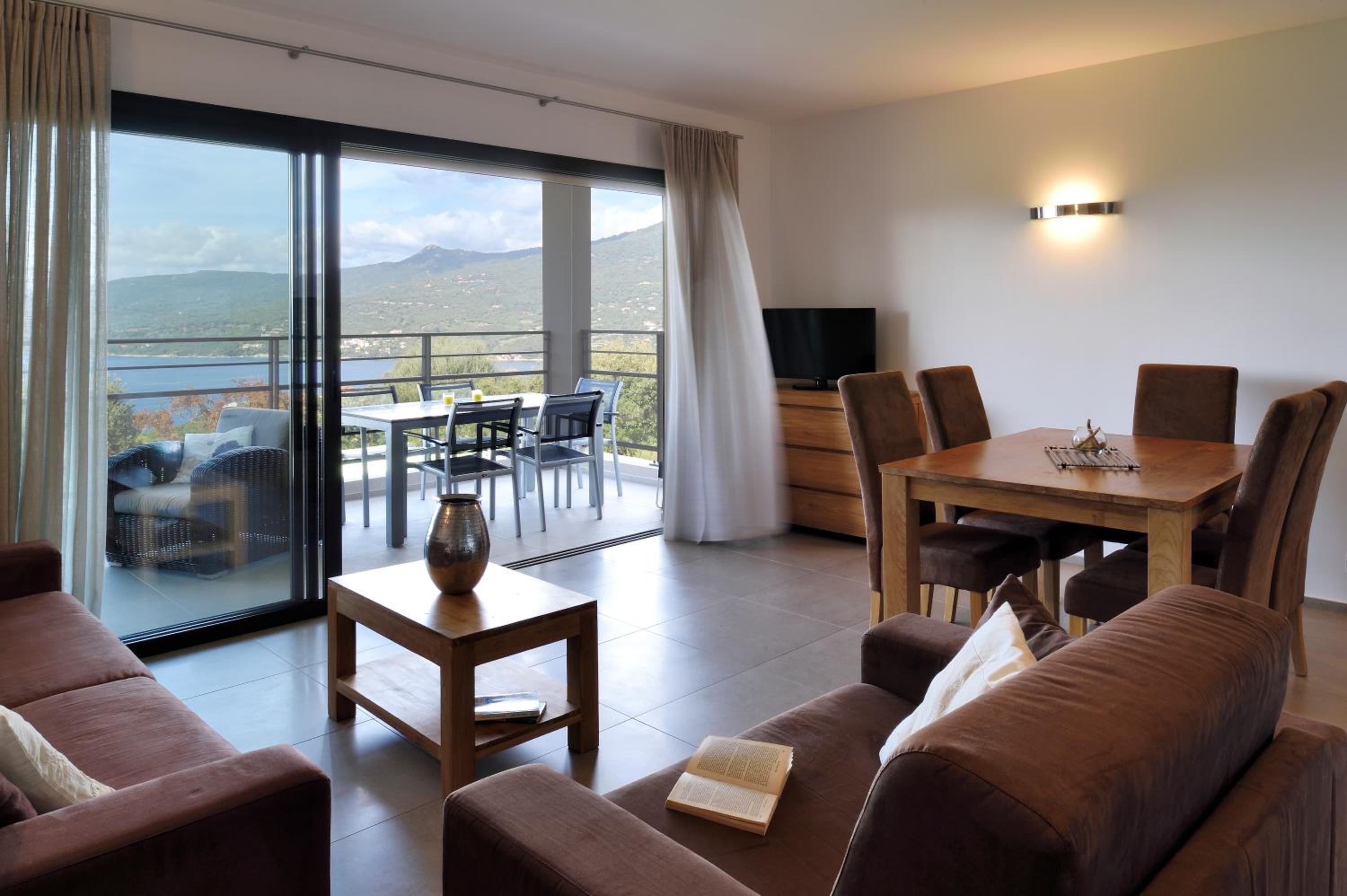 One-Bedroom Suite with Sea View
