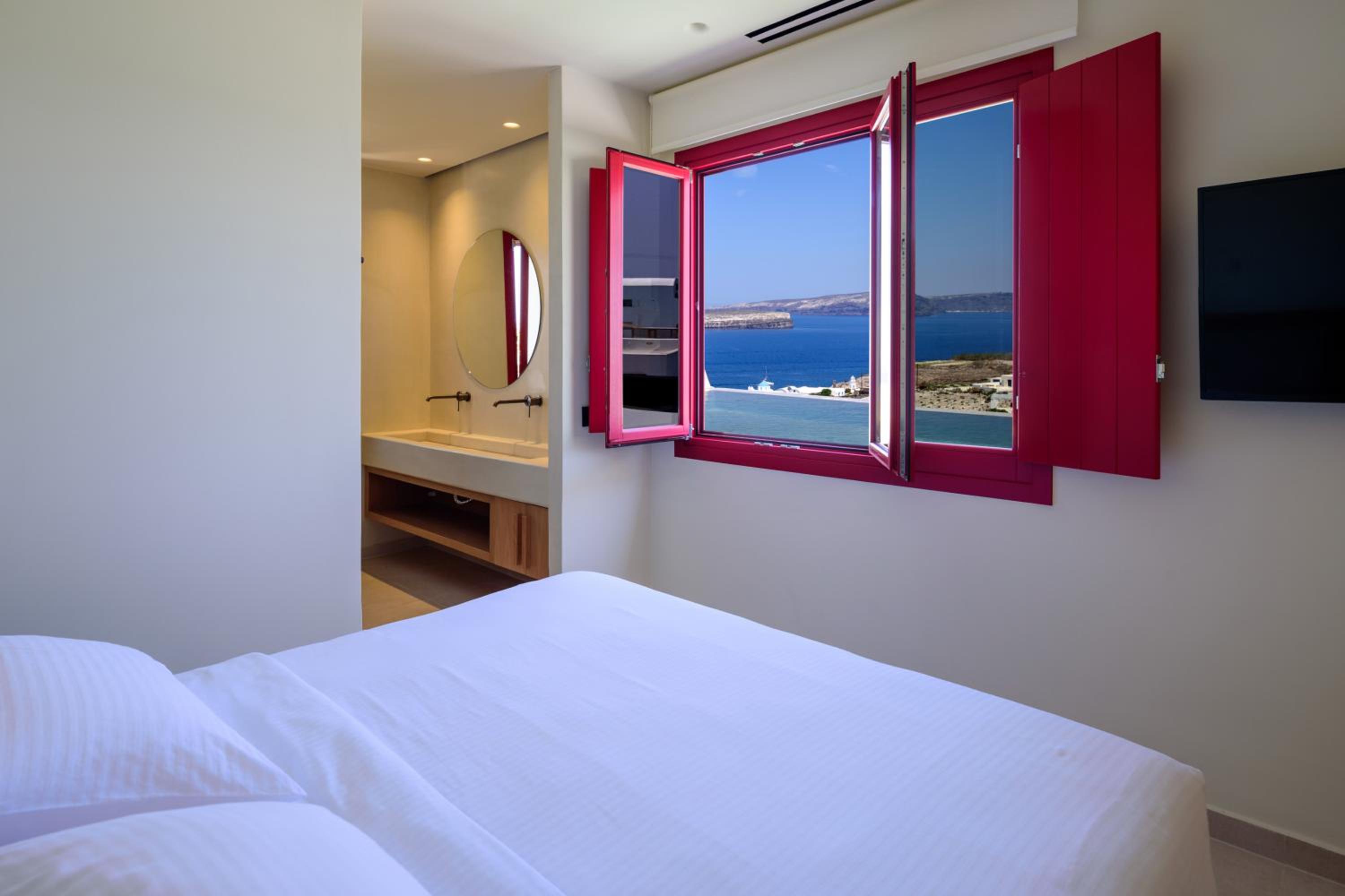 Elegant Suite with Private Heated Plunge Pool photo 3