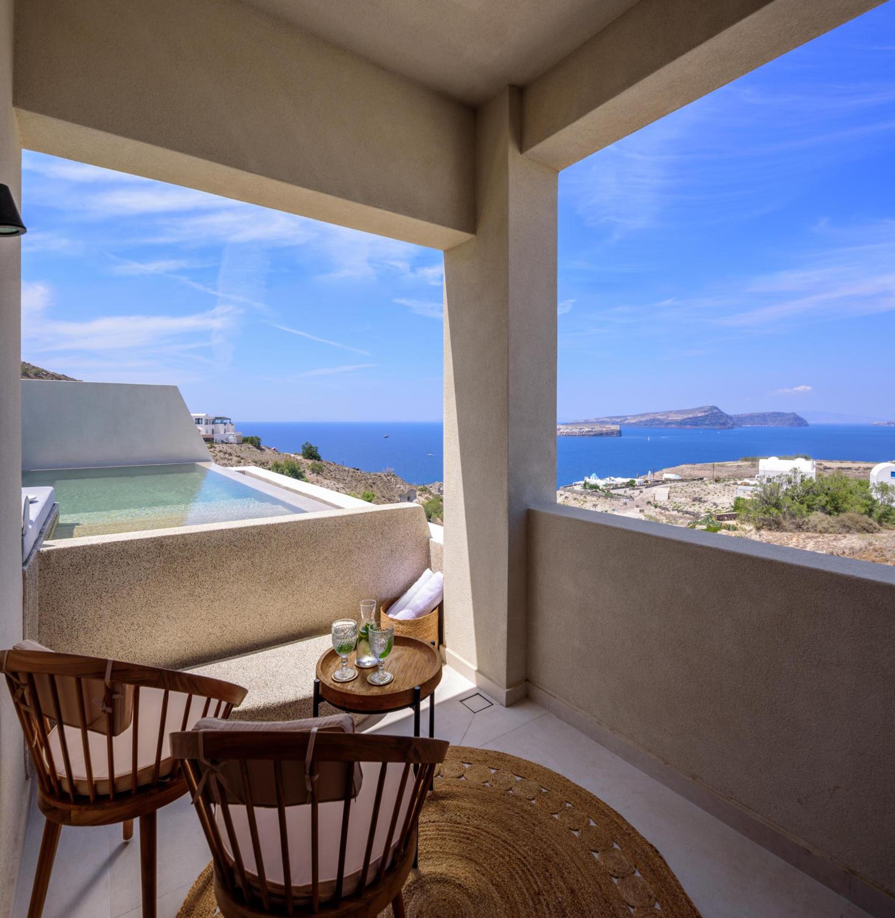 Elegant Suite with Private Heated Plunge Pool photo 2