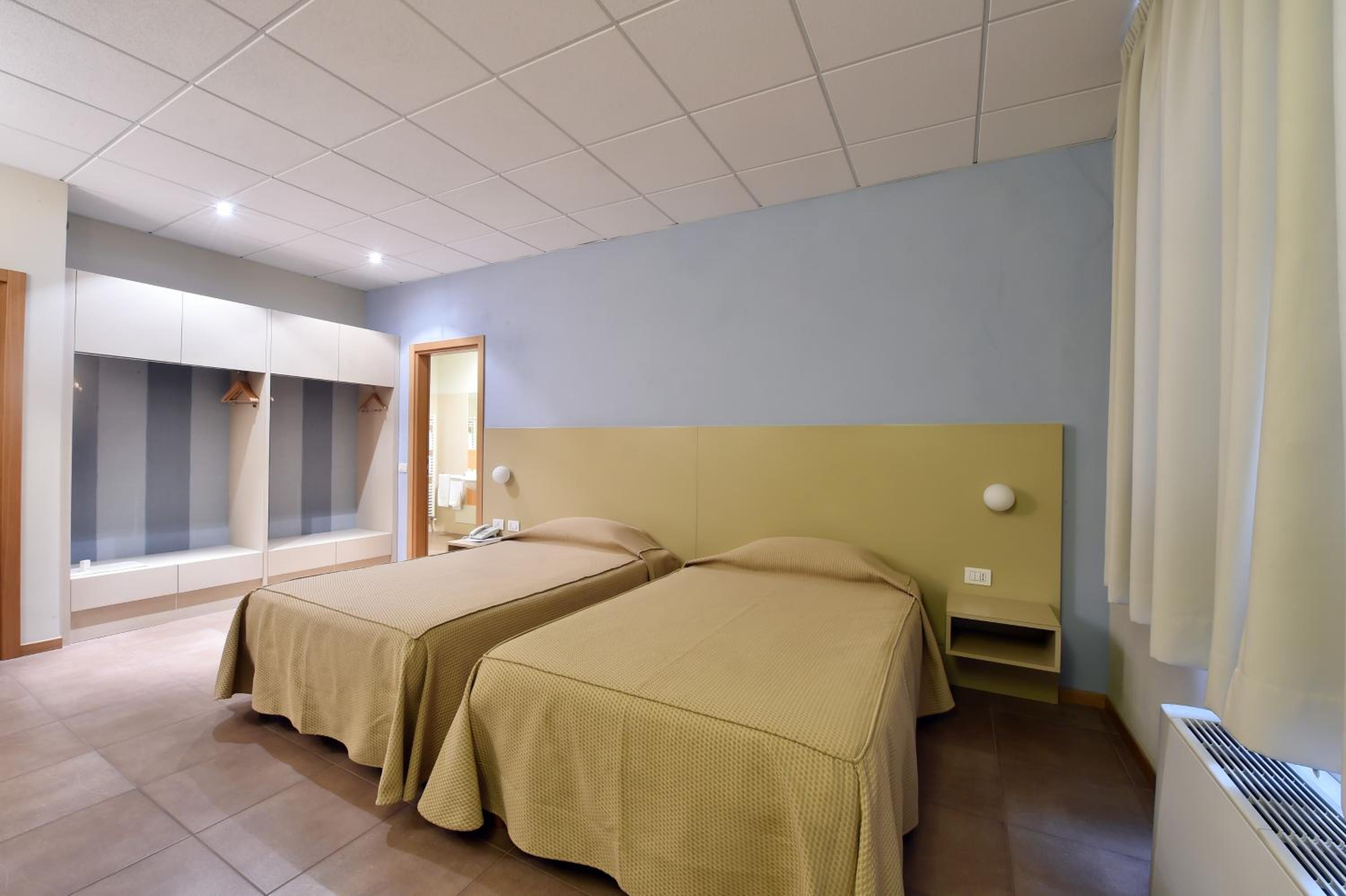 Superior Quadruple Room photo 2