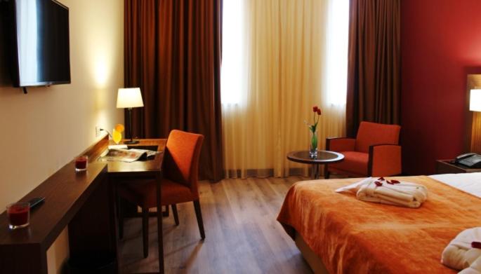 Twin Room - Photo 1