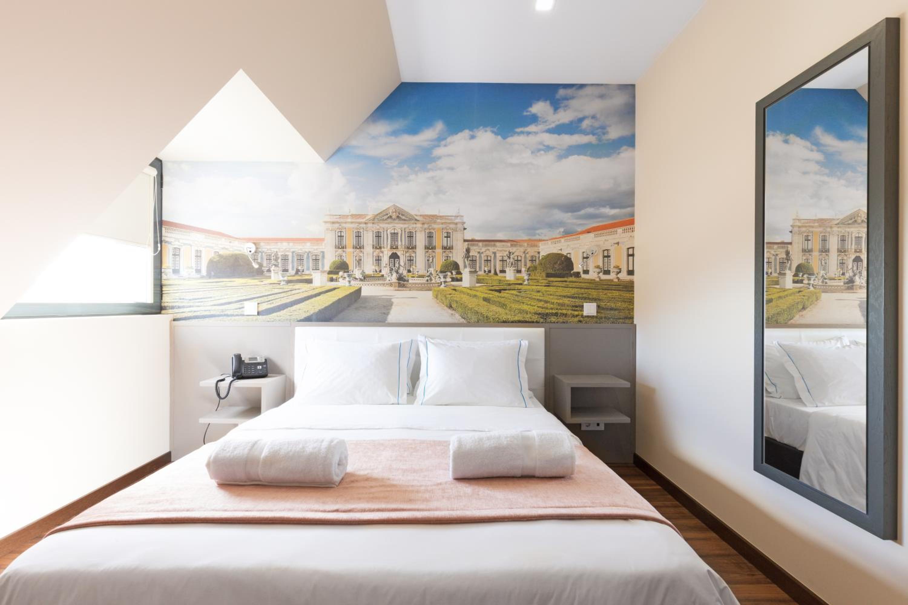 Superior Double Room thumbnail 5