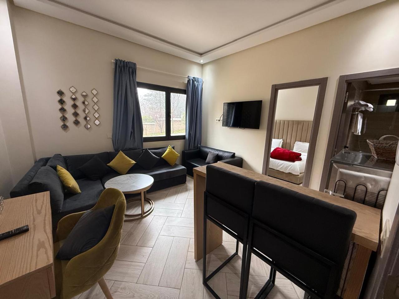 Apartment - Photo 2