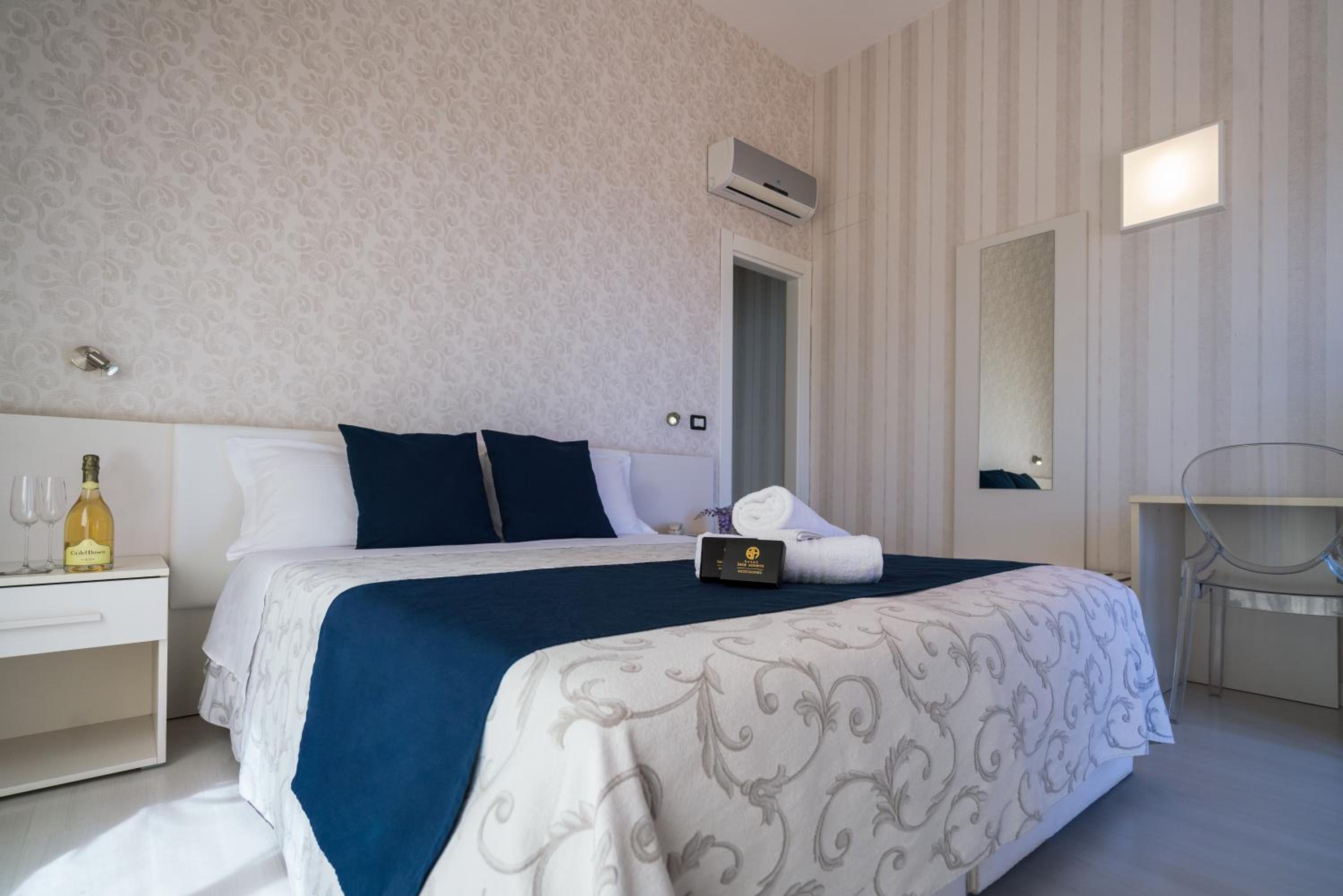 Superior Triple Room photo 3