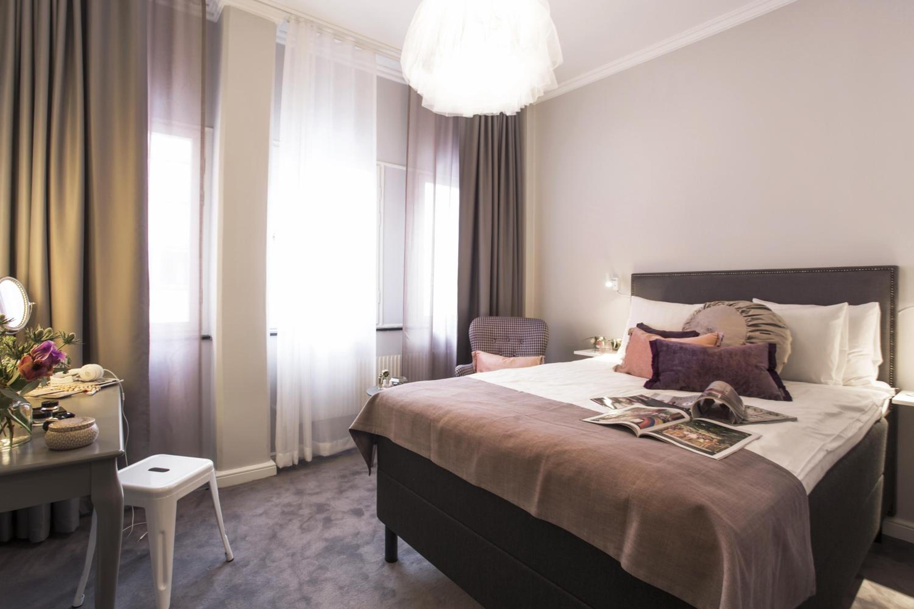 Small Double Room - Photo 2