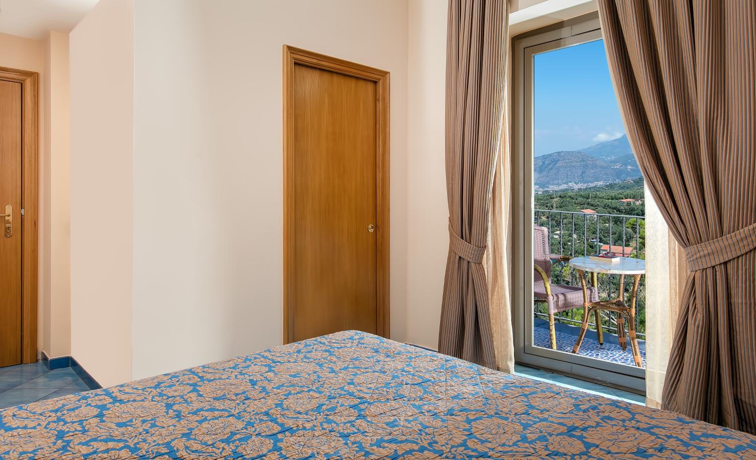 Classic Double Room - Photo 2
