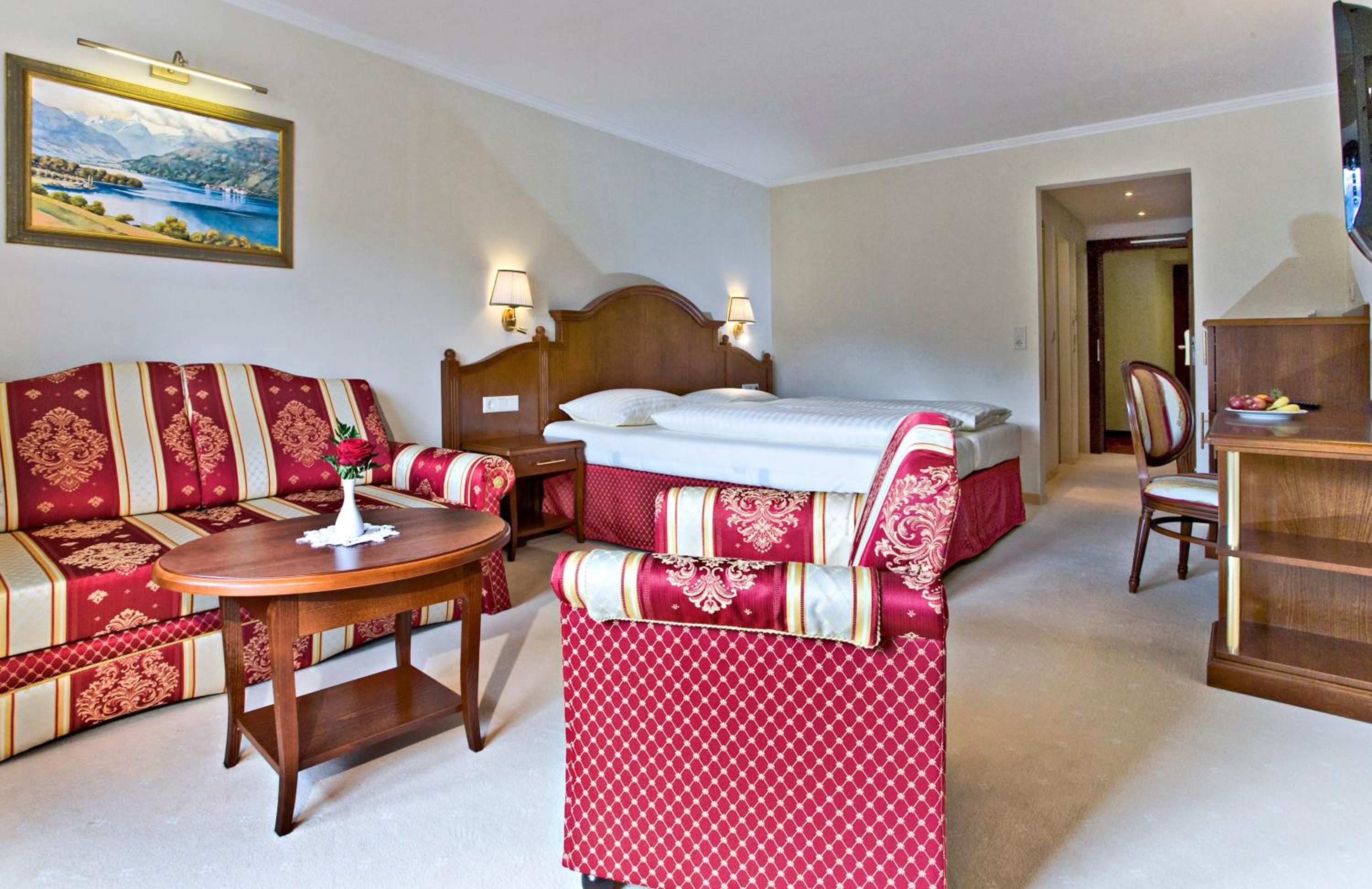 Junior Suite with Balcony and Lake View photo 2