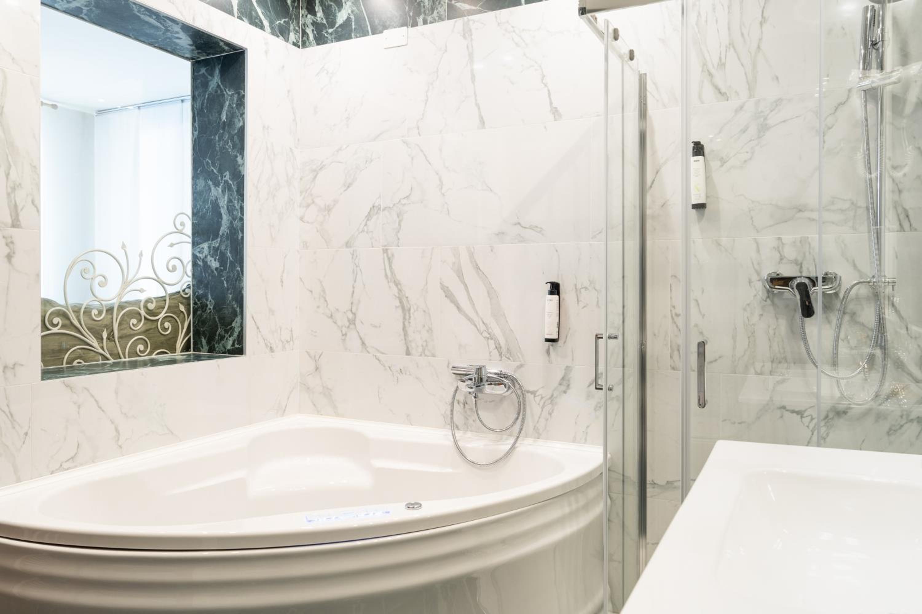 Suite with Spa Bath