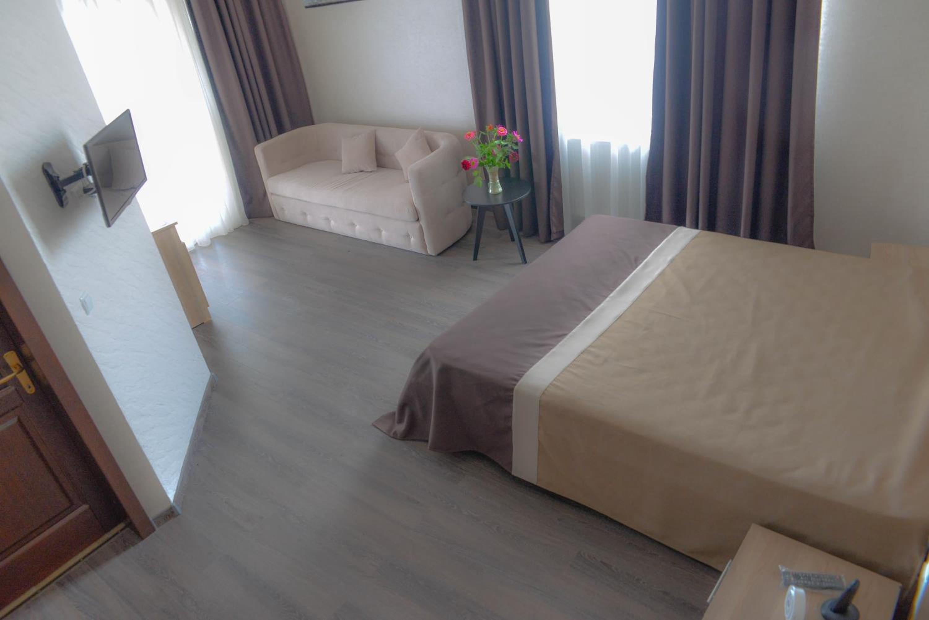 King Room with Pool View photo 2