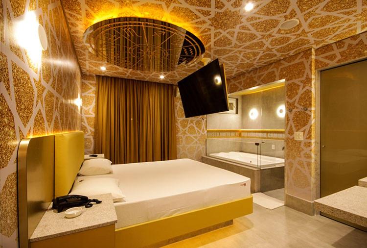 Deluxe Suite with Spa Bath