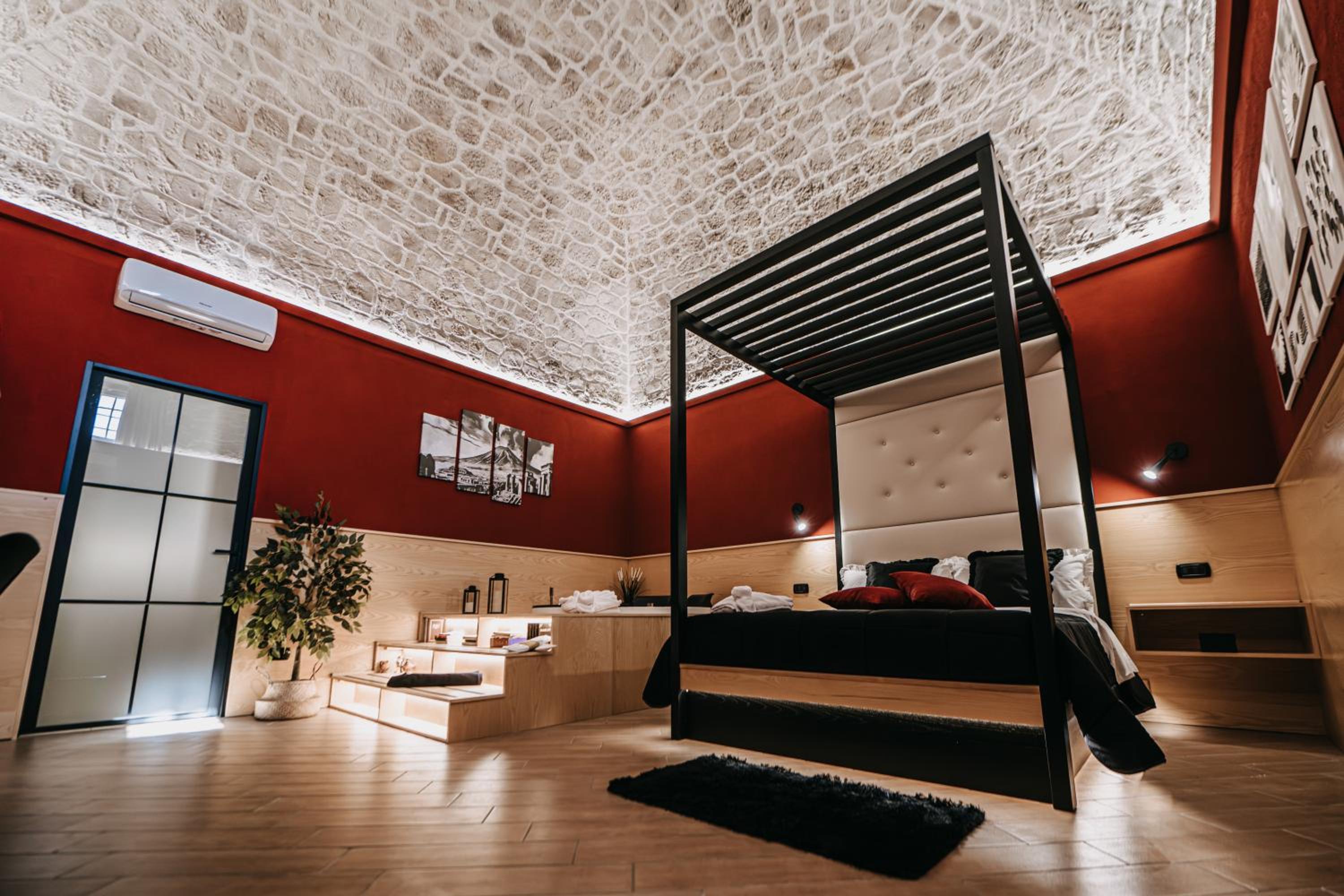 Suite with Hot Tub