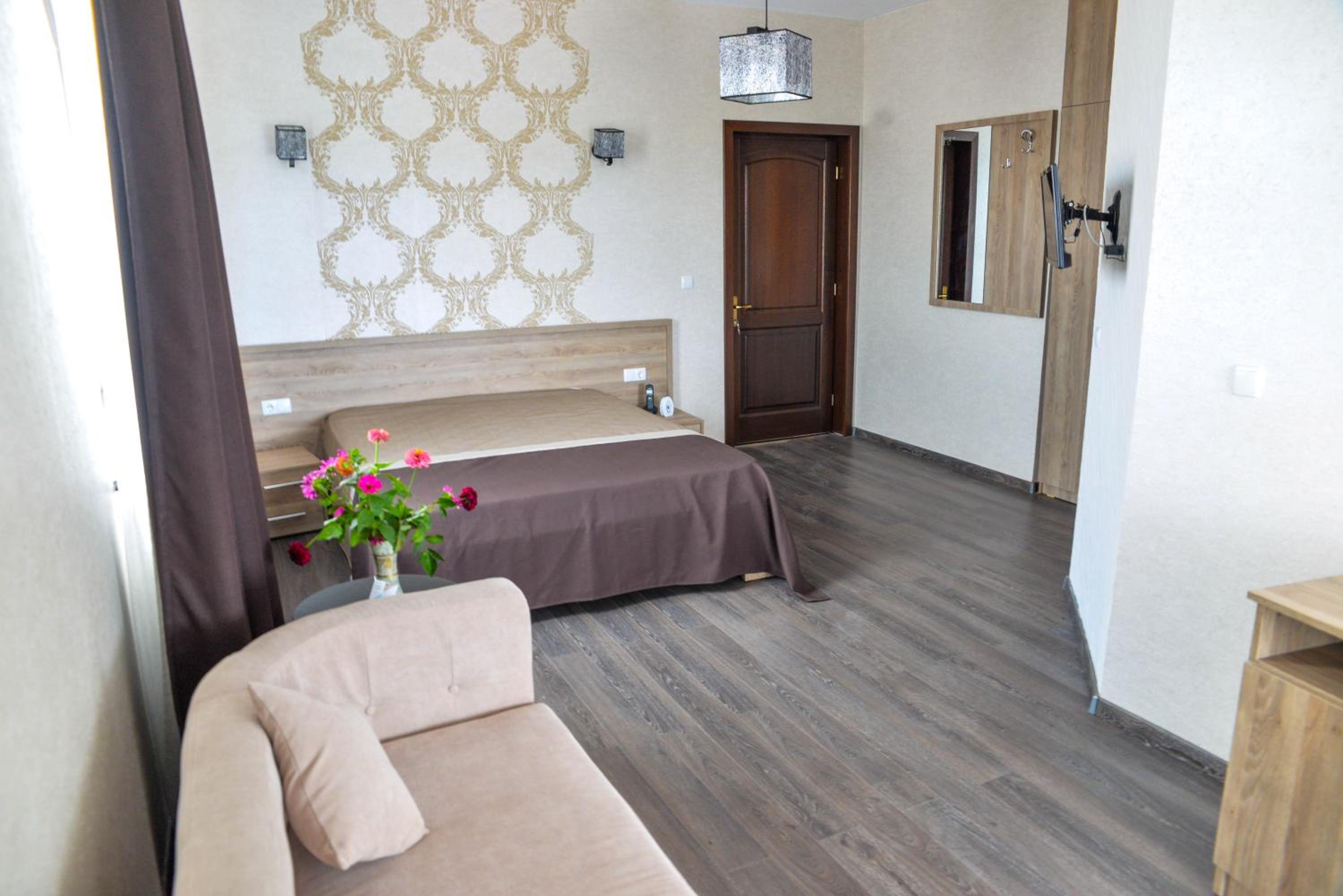 Queen Room with Balcony photo 2