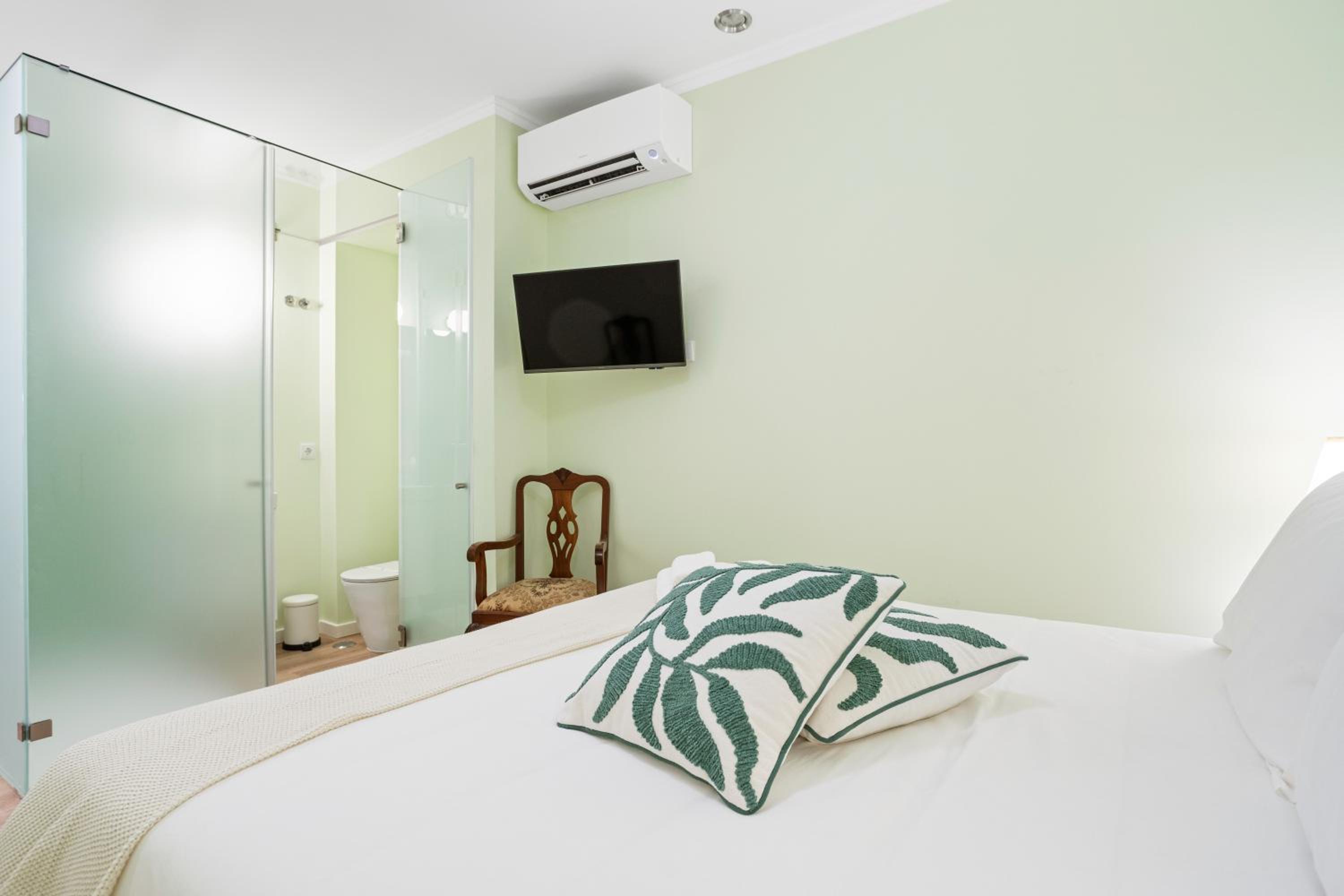 Double or Twin Room with Bathroom photo 2